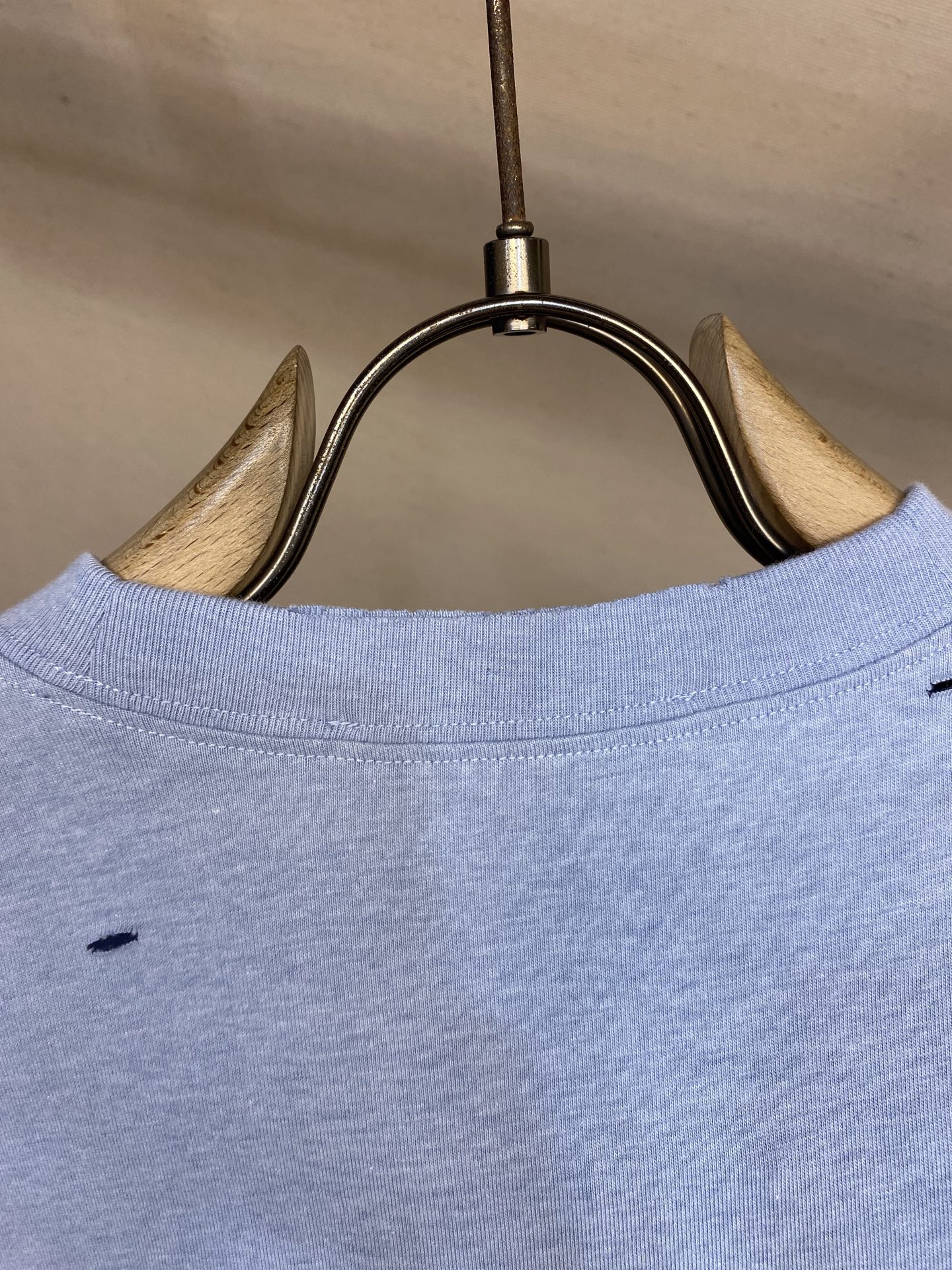 AcneStudios Black-and-White Smiley Face T-Shirt: Yearly Hit with Buyers, Various Sizes - 图片 9