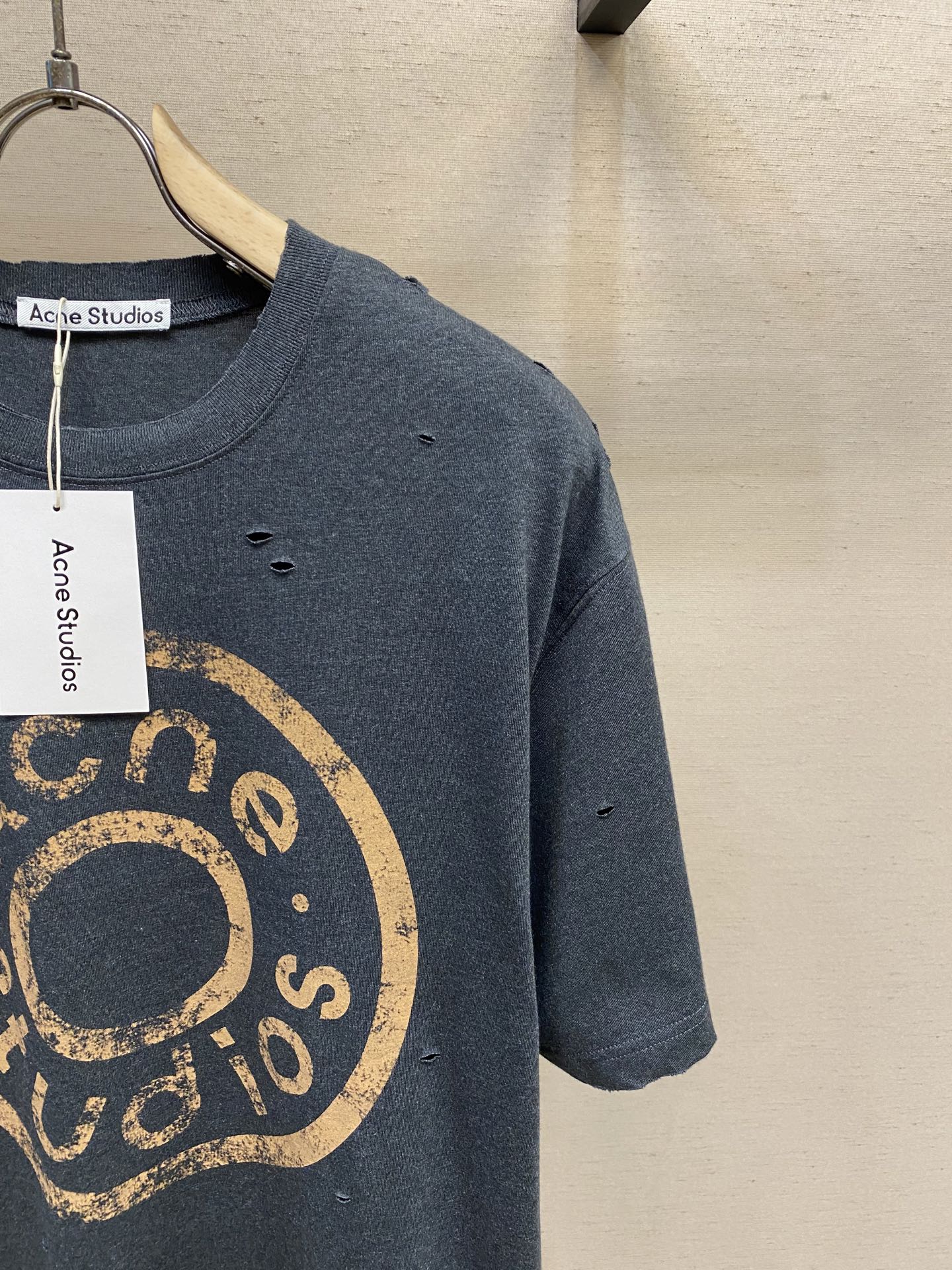 AcneStudios Black-and-White Smiley Face T-Shirt Collection – Sizes S, M, L - 图片 5