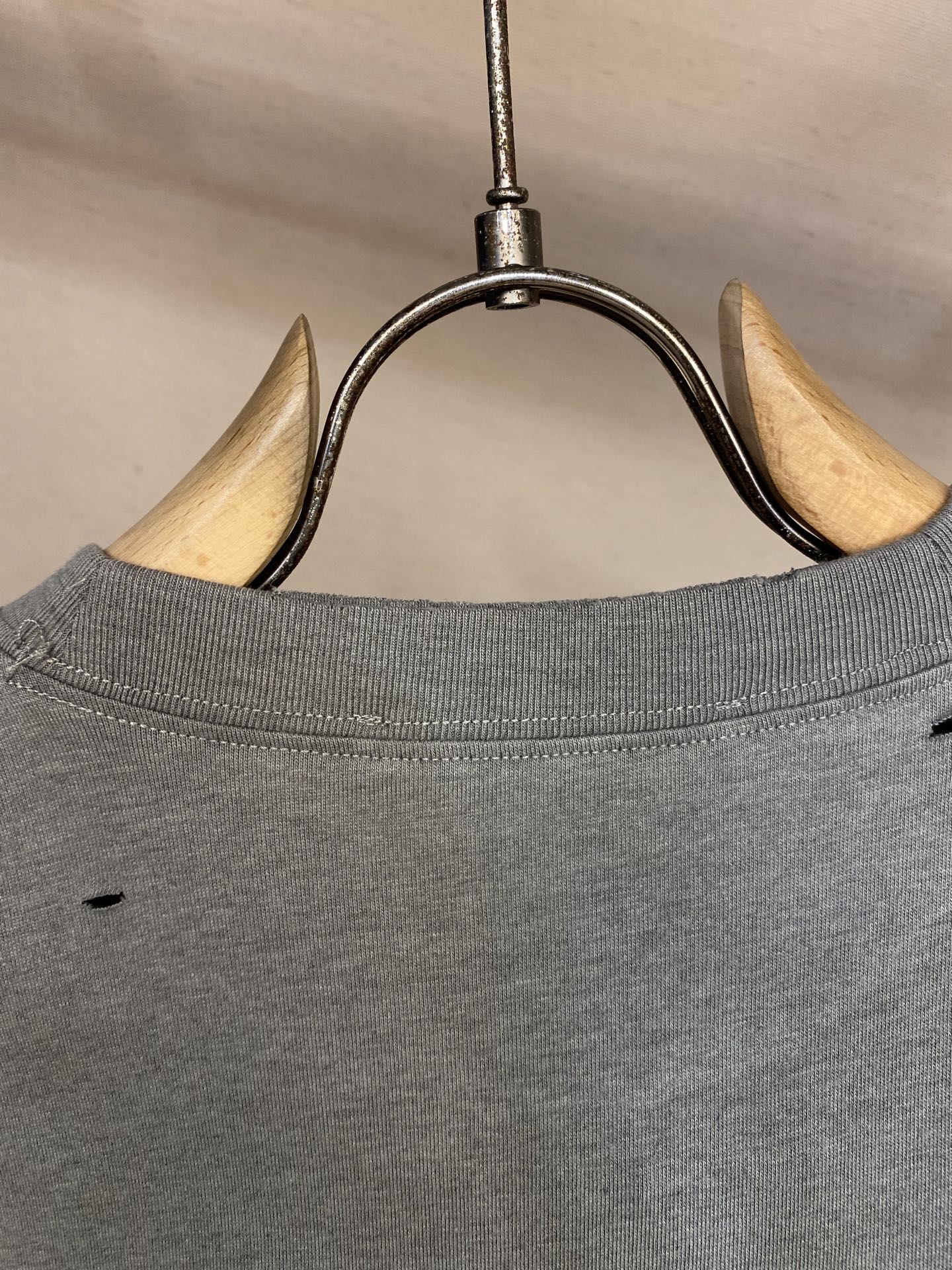 AcneStudios Black-and-White Smiley Face T-Shirt in Various Sizes – Latest Collection - 图片 9