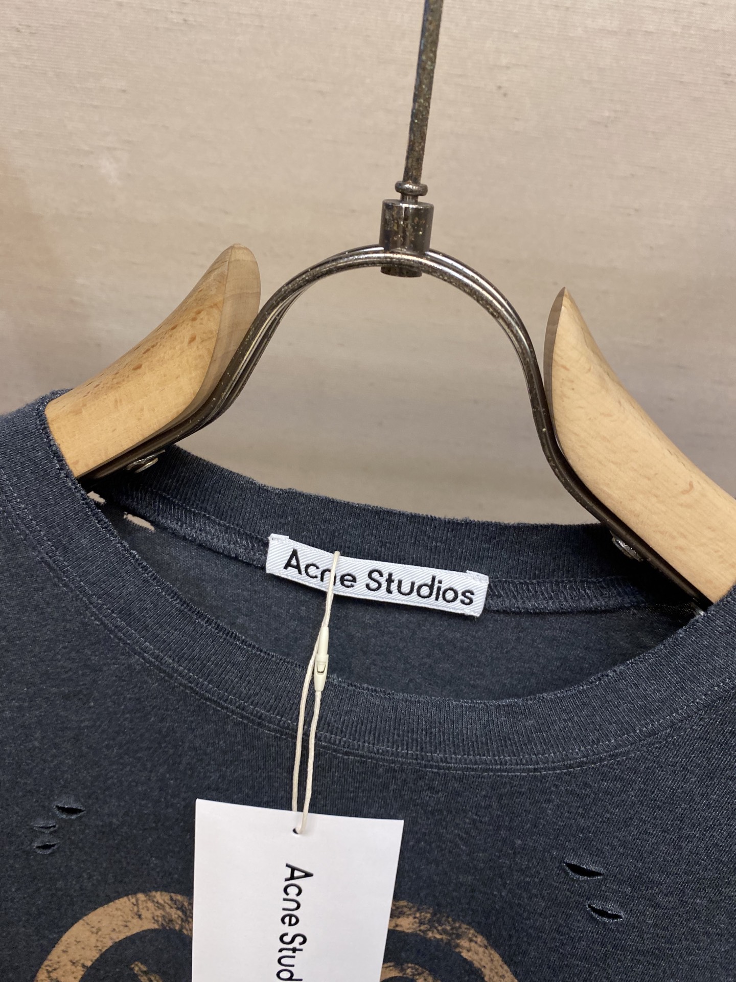 AcneStudios Black-and-White Smiley Face T-Shirt Collection – Sizes S, M, L - 图片 4