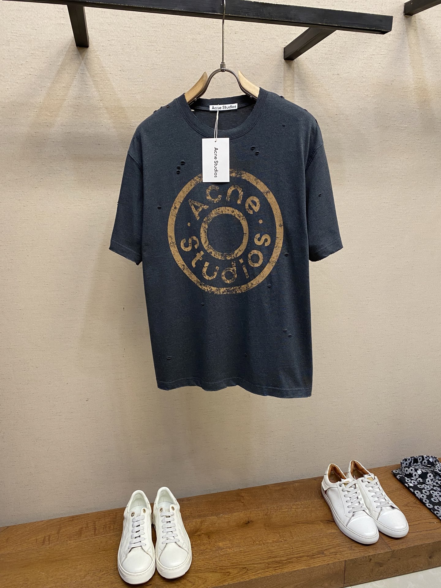 AcneStudios Black-and-White Smiley Face T-Shirt Collection – Sizes S, M, L - 图片 1