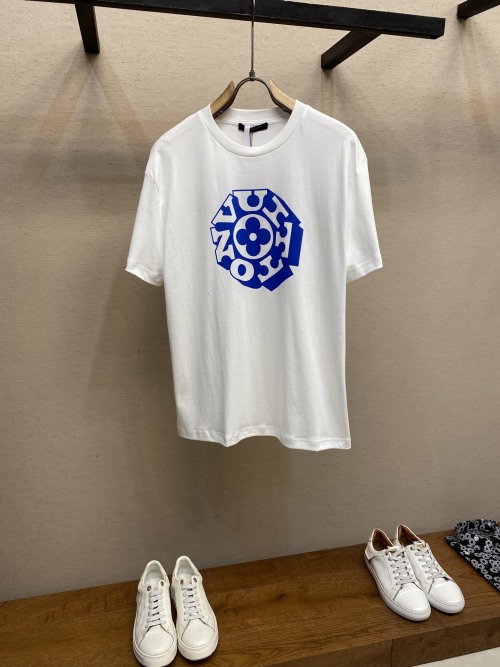 Louis Vuitton Printed Round Neck Short Sleeve T-Shirt in White 1 Louis Vuitton Printed Round Neck Short Sleeve T-Shirt in White