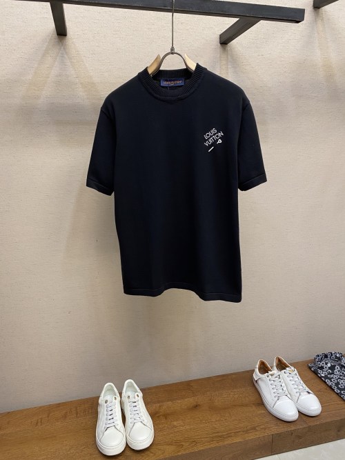 Louis Vuitton Pin Logo Cotton T-Shirt Short Sleeve Unisex Black/White 1 Louis Vuitton Pin Logo Cotton T-Shirt Short Sleeve Unisex Black/White