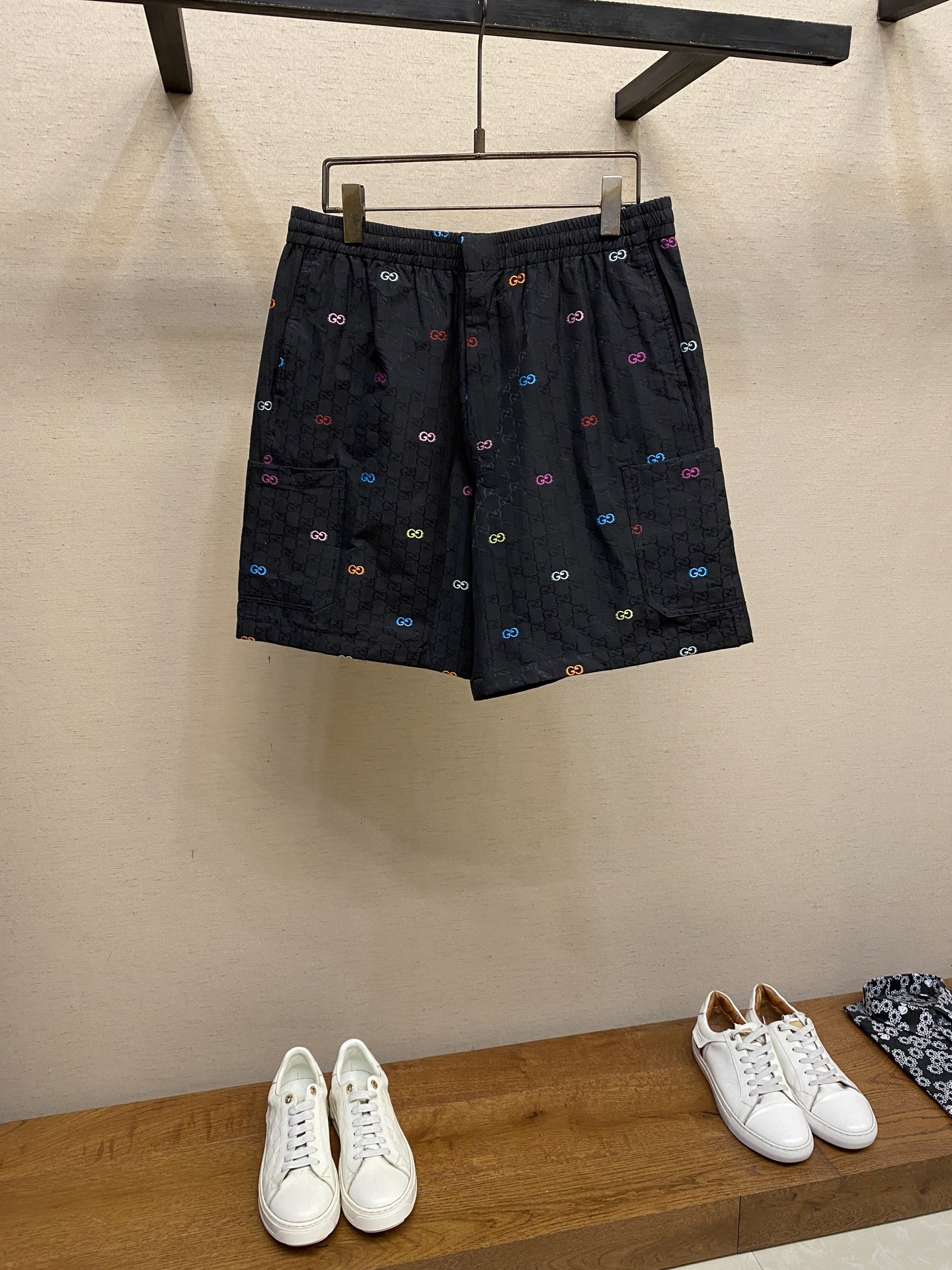 NO:485120,Gucci, 25ss new shorts are made of black GG cotton plaid fabric, with GG cut-out shredded whole body to fully express the unique charm. Size S-XL, gucci, shorts, alexander wang19860909Gucci,25ss新款短裤以黑色GG棉质格子布匠心打造,通体缀饰GG切丝,尽释别致风韵. 尺码S-XL,,gucci,shorts,alexander wang,Men's clothing