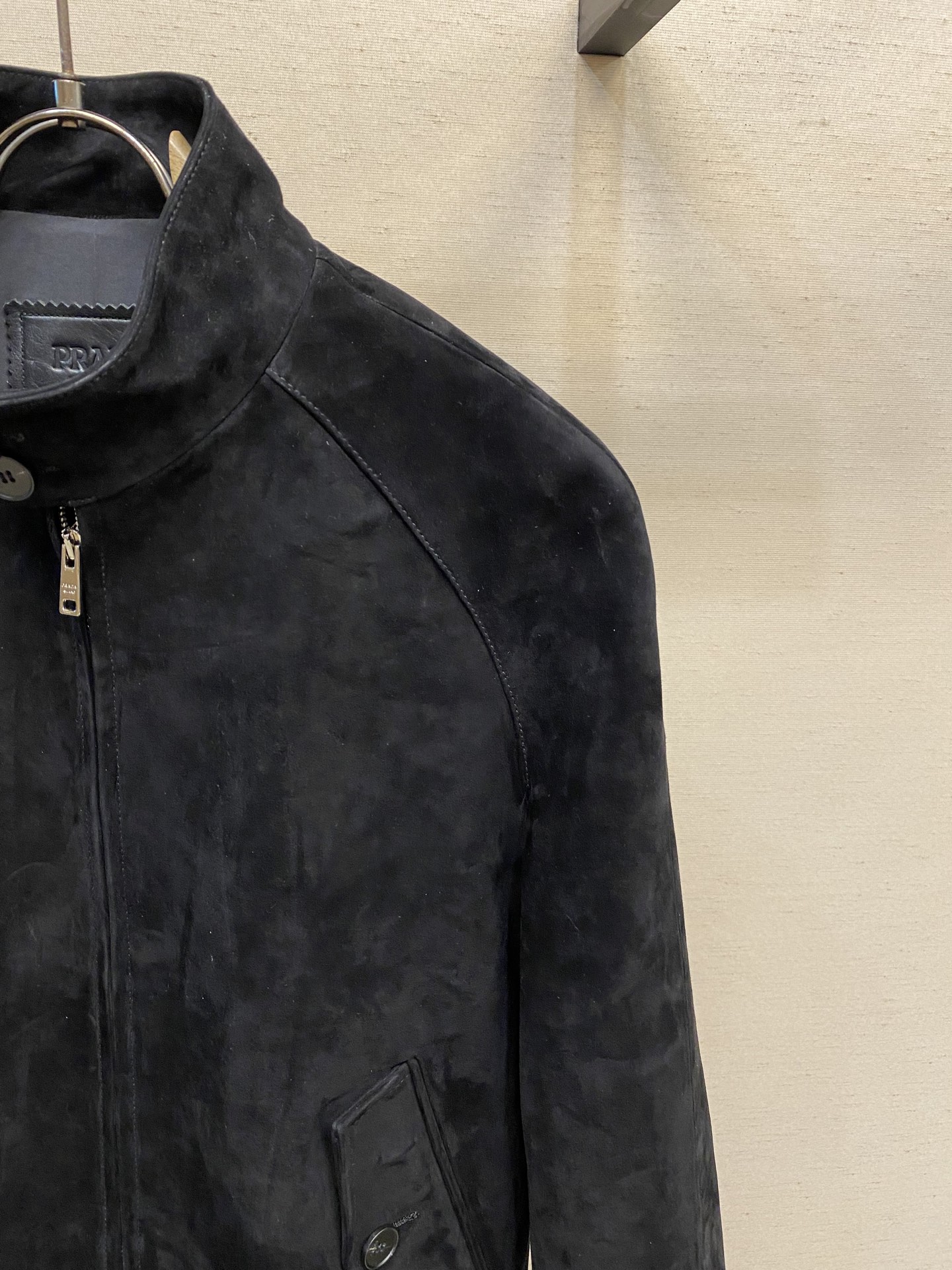 Prada Retro Twirl Jacket: Stylish, Retro, and High Quality Craftsmanship - 图片 5