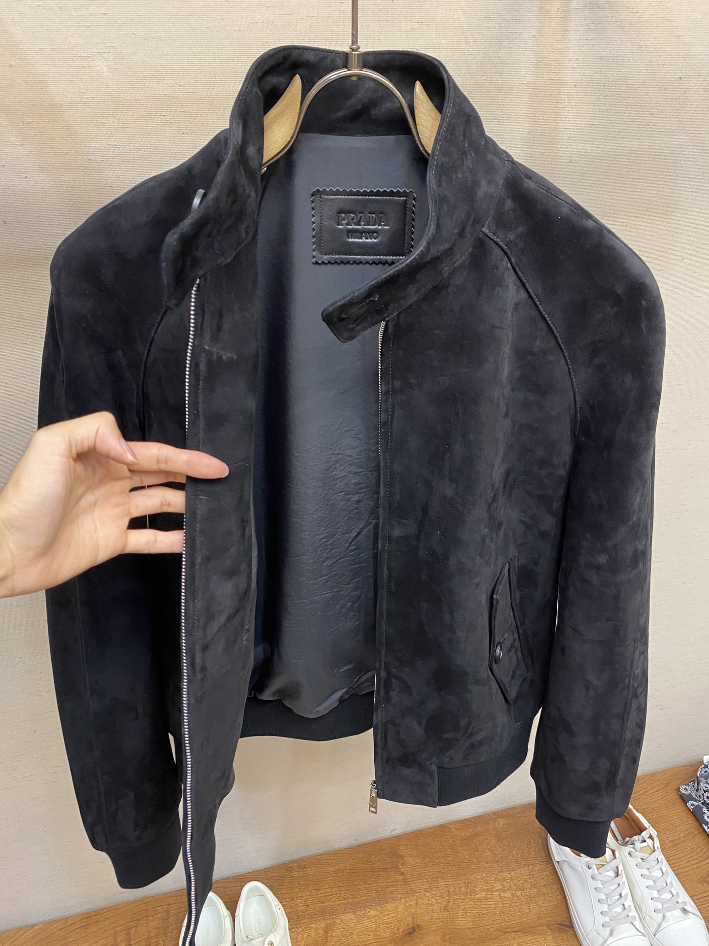 Prada Retro Twirl Jacket: Stylish, Retro, and High Quality Craftsmanship - 图片 9