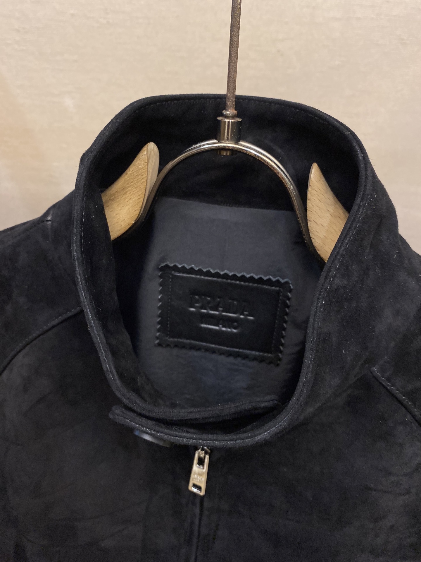 Prada Retro Twirl Jacket: Stylish, Retro, and High Quality Craftsmanship - 图片 4