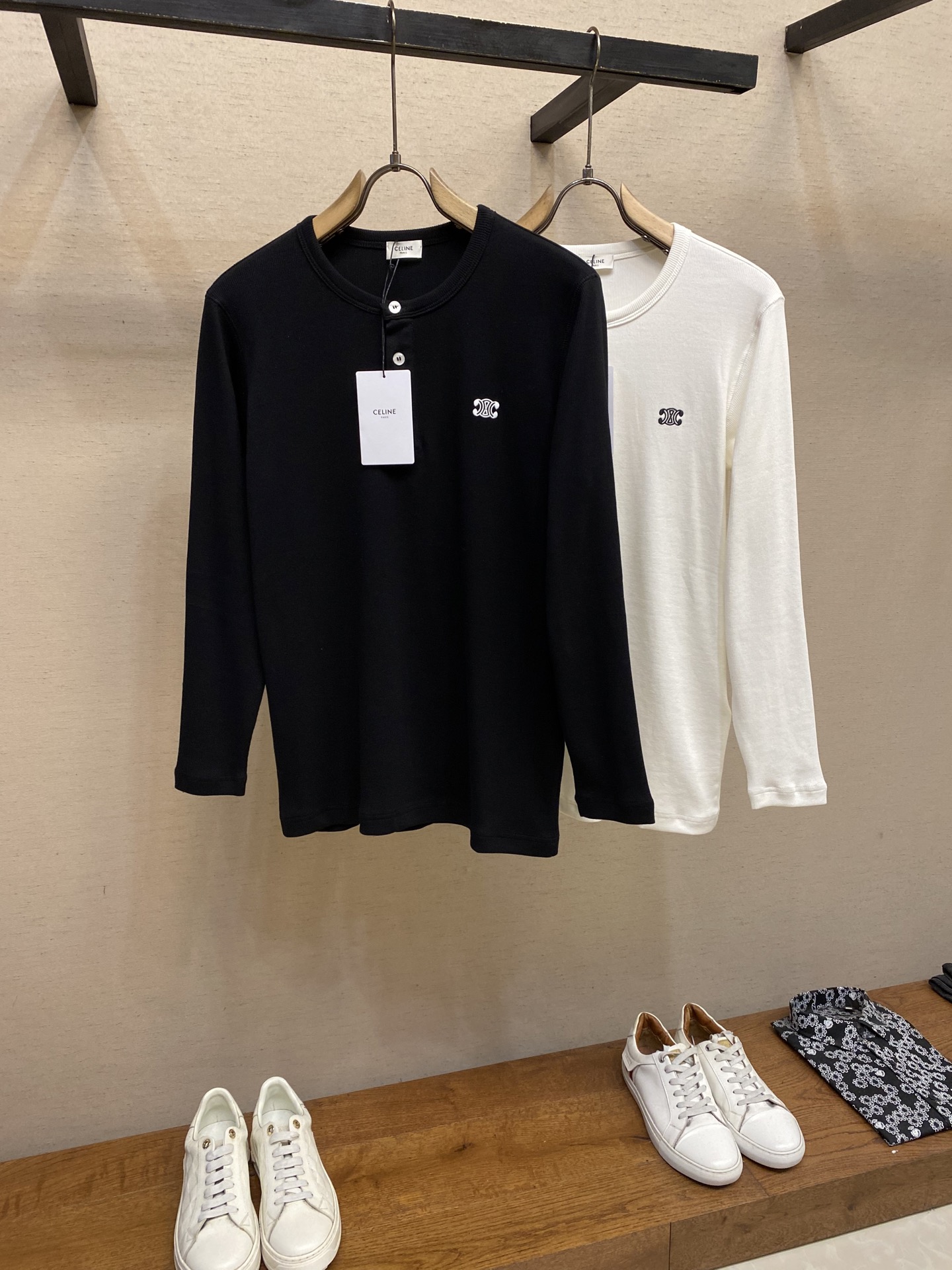 Celine 2025FW TRIOMPHE Embroidered T-Shirts: Washing Methods and Sizes Guide for Pearl Buttoned Shirts - 图片 3