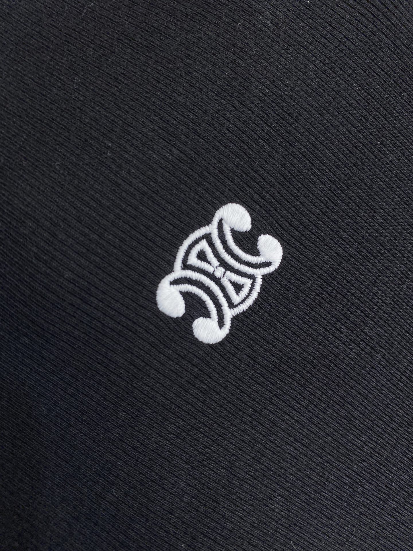 Celine 2025FW TRIOMPHE Embroidered T-Shirts: Washing Methods and Sizes Guide for Pearl Buttoned Shirts - 图片 6