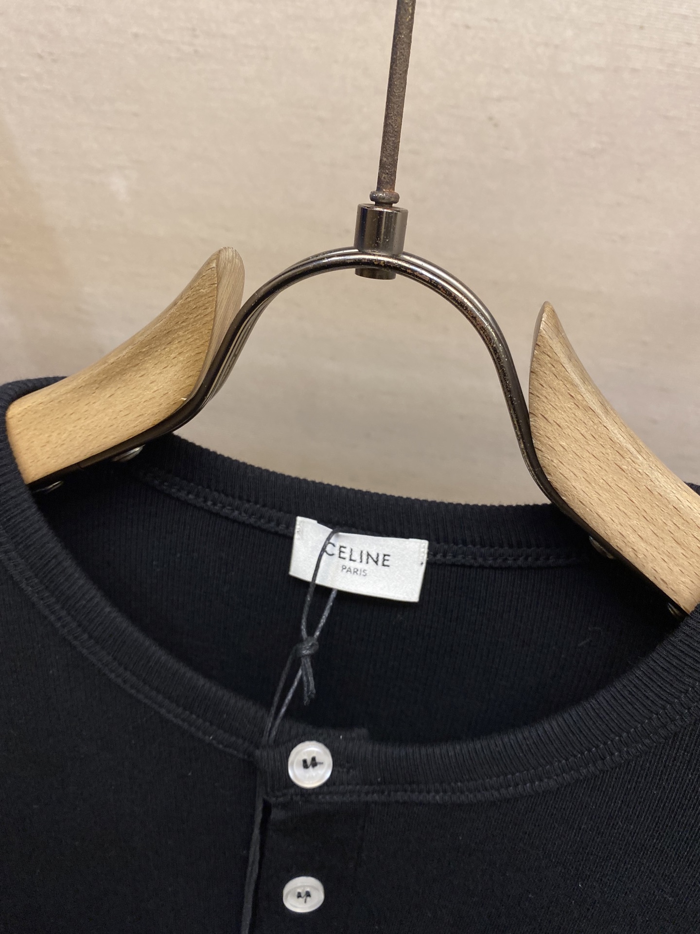 Celine 2025FW TRIOMPHE Embroidered T-Shirts: Washing Methods and Sizes Guide for Pearl Buttoned Shirts - 图片 4