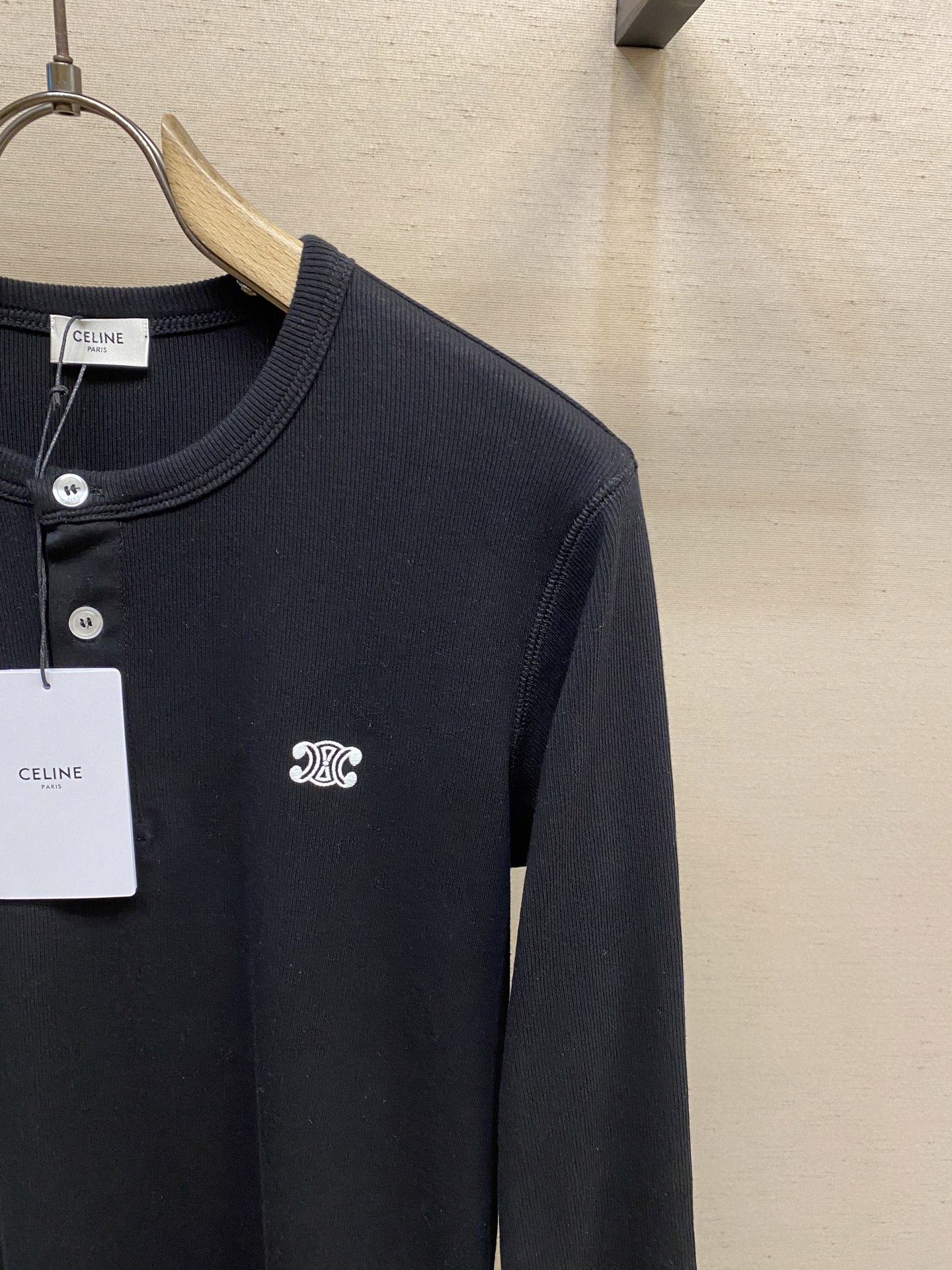 Celine 2025FW TRIOMPHE Embroidered T-Shirts: Washing Methods and Sizes Guide for Pearl Buttoned Shirts - 图片 5