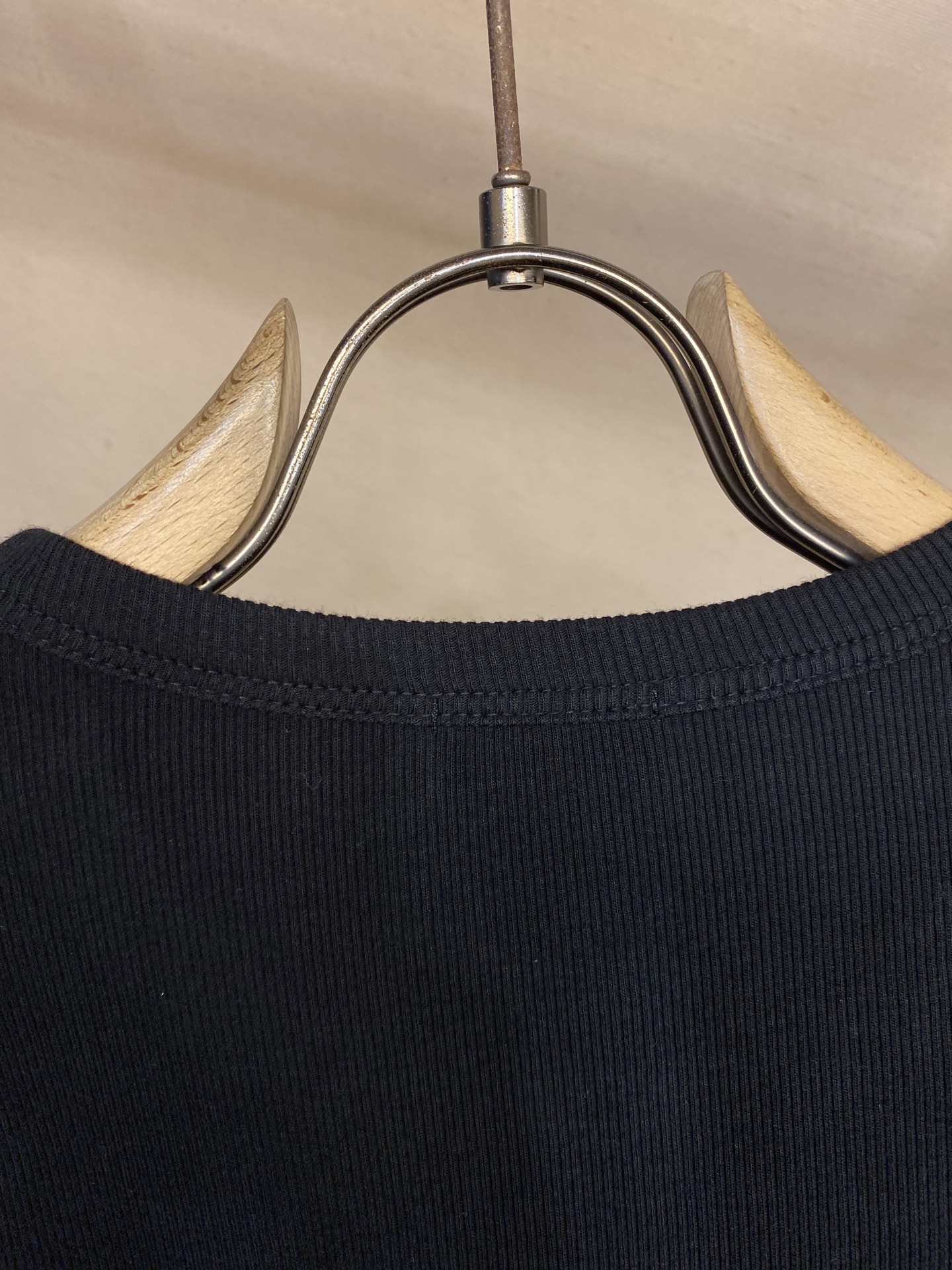 Celine 2025FW TRIOMPHE Embroidered T-Shirts: Washing Methods and Sizes Guide for Pearl Buttoned Shirts - 图片 9