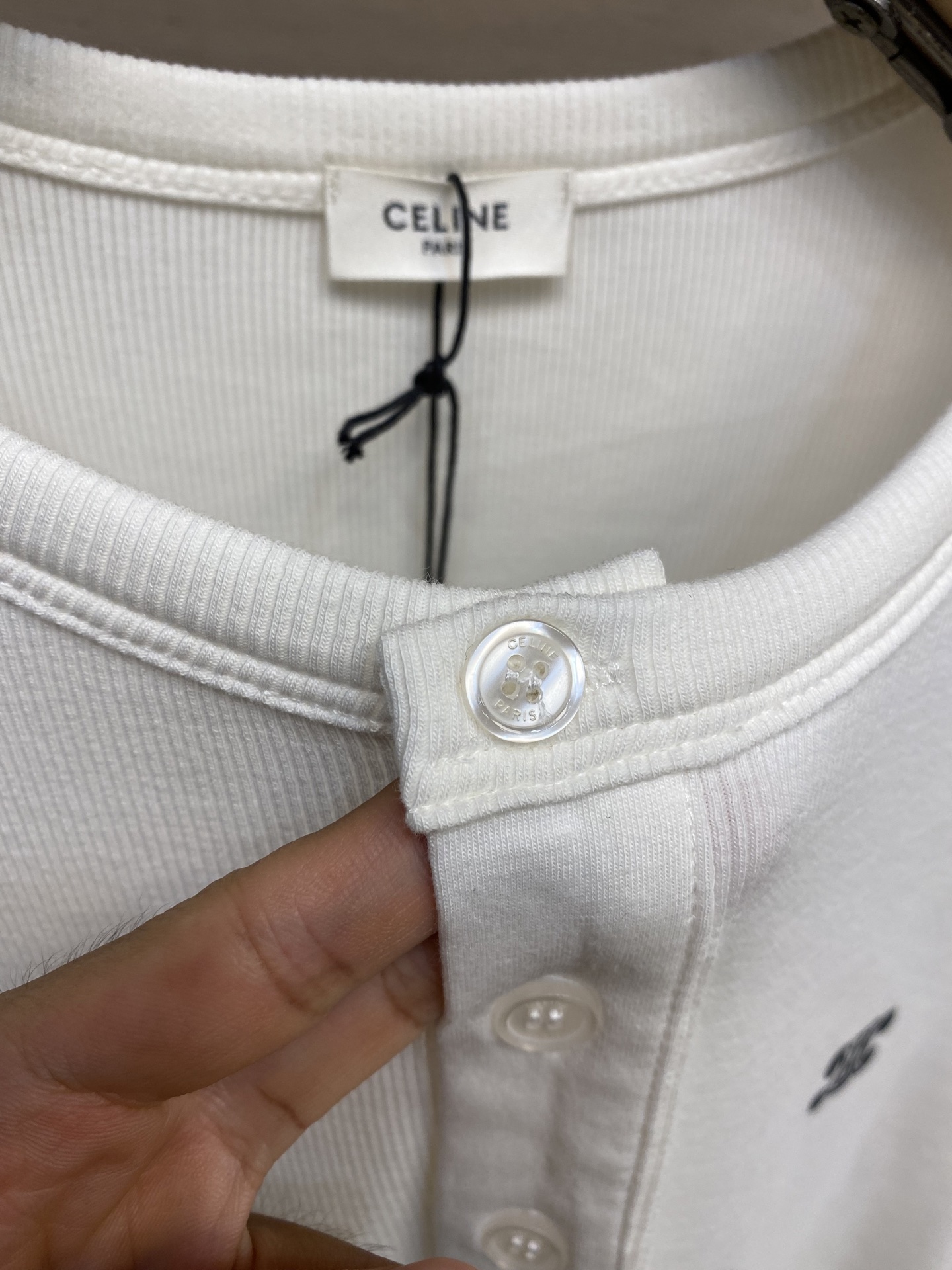“Celine 2025FW TRIOMPHE Embroidered T-Shirts Care Guide and Size Range” - 图片 7