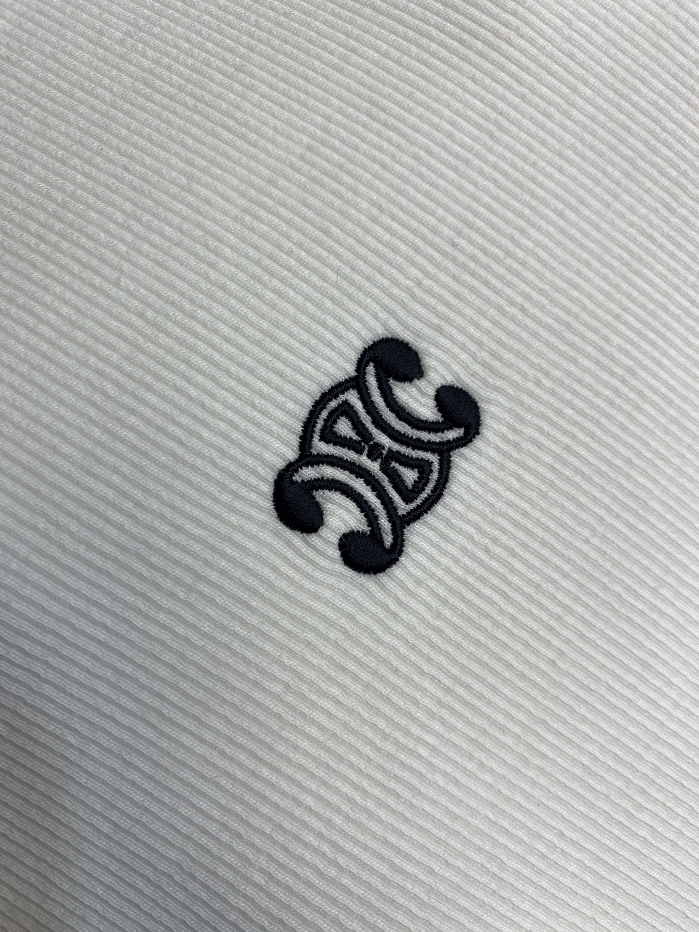 “Celine 2025FW TRIOMPHE Embroidered T-Shirts Care Guide and Size Range” - 图片 6