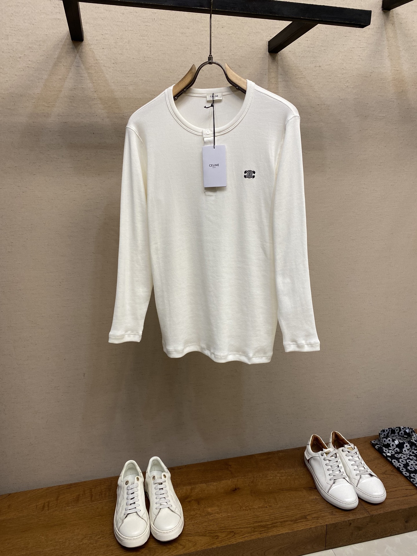 “Celine 2025FW TRIOMPHE Embroidered T-Shirts Care Guide and Size Range” - 图片 1