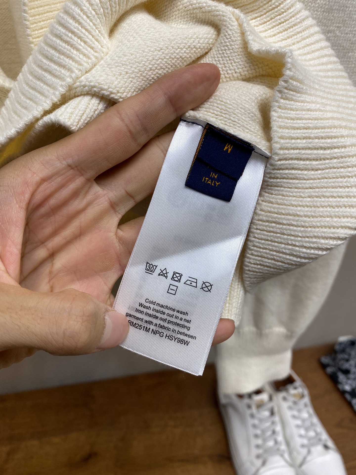Title: High-Quality Wool Jacket with Custom Details, Imported Japanese Knitting, and Hand-Stitched Logo Summary: Premium long-sleeved jacket with wool mix, hand-stitched logo, Japanese - 图片 7