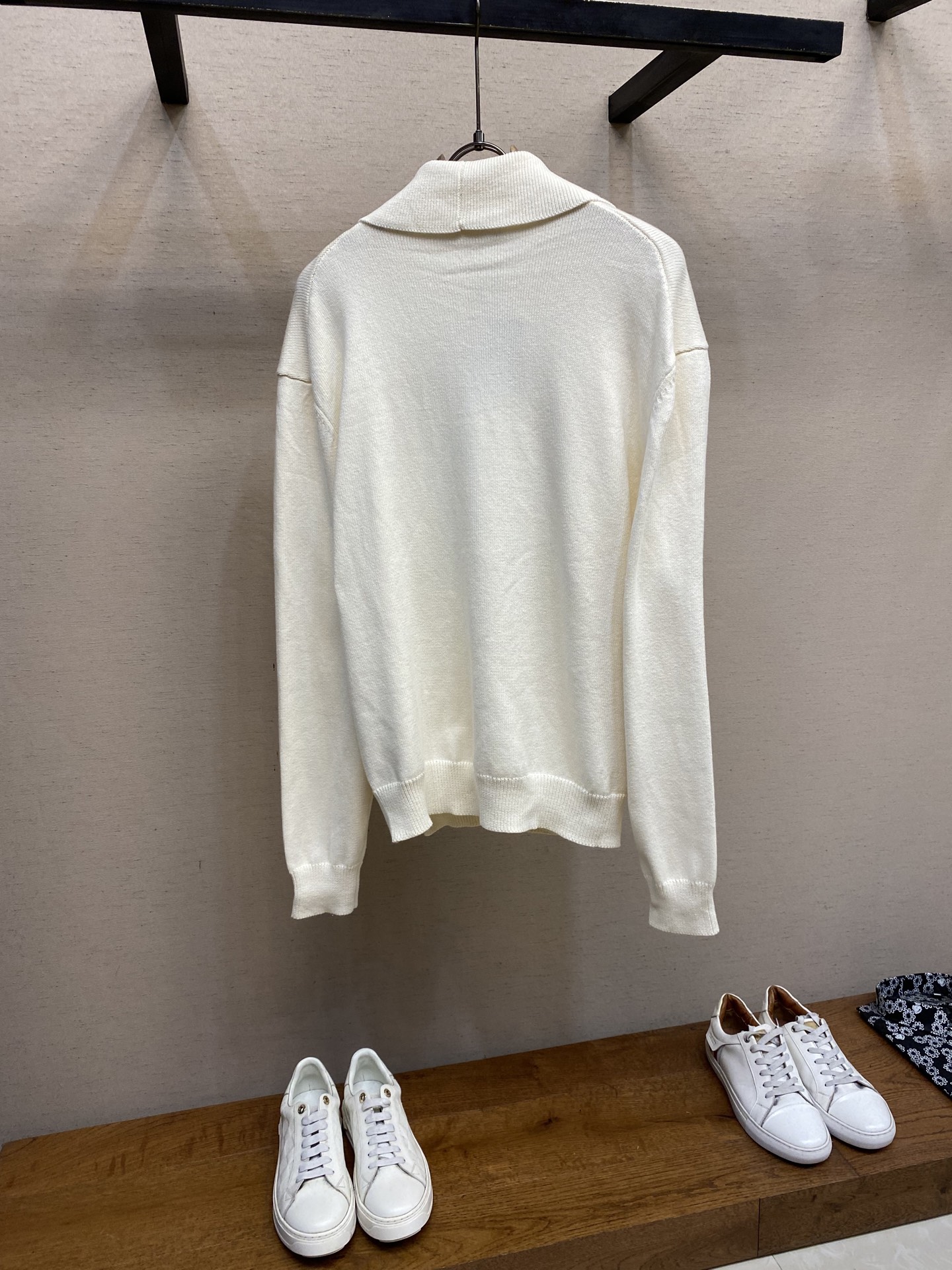 Title: High-Quality Wool Jacket with Custom Details, Imported Japanese Knitting, and Hand-Stitched Logo Summary: Premium long-sleeved jacket with wool mix, hand-stitched logo, Japanese - 图片 2