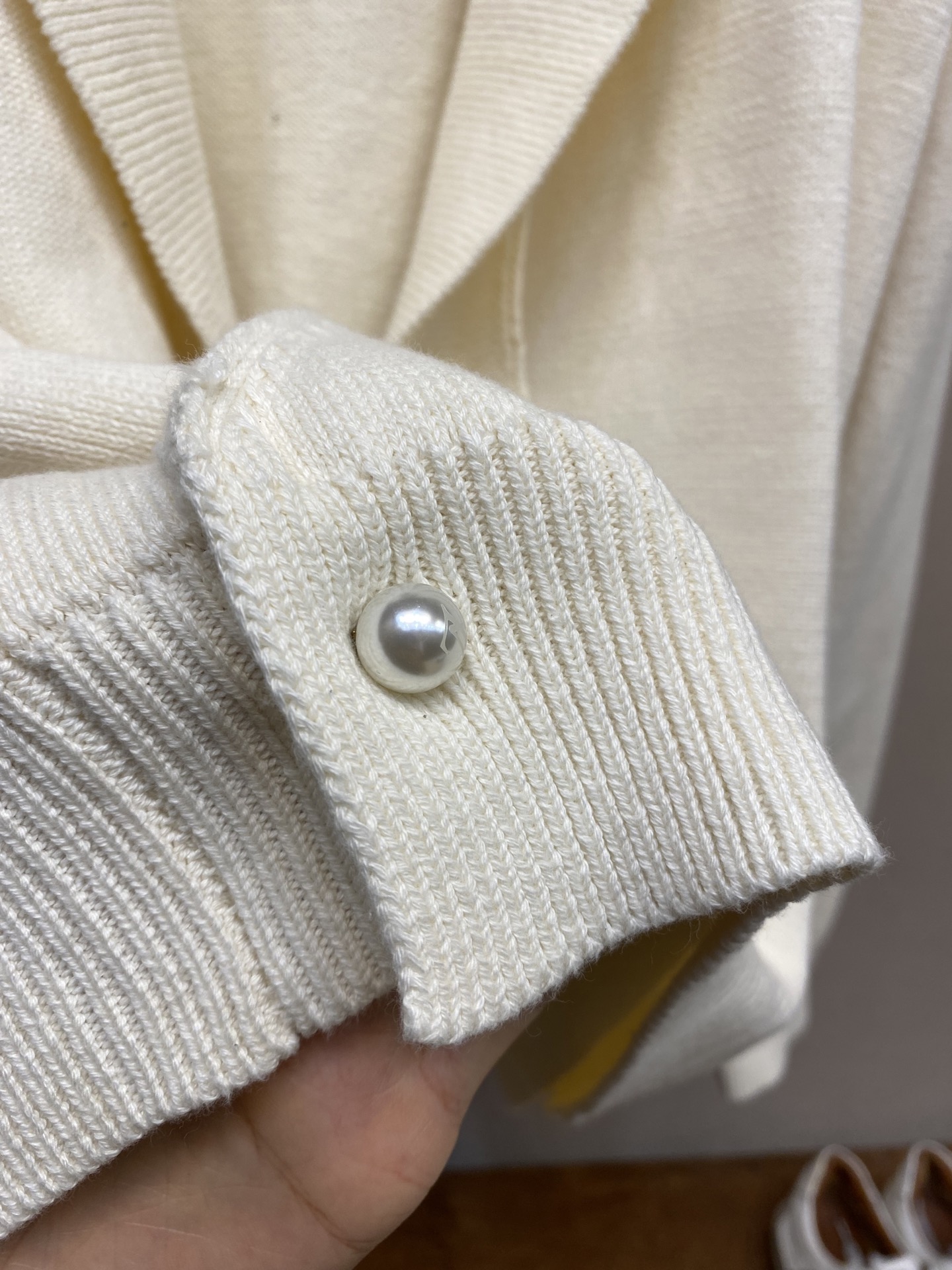 Title: High-Quality Wool Jacket with Custom Details, Imported Japanese Knitting, and Hand-Stitched Logo Summary: Premium long-sleeved jacket with wool mix, hand-stitched logo, Japanese - 图片 8
