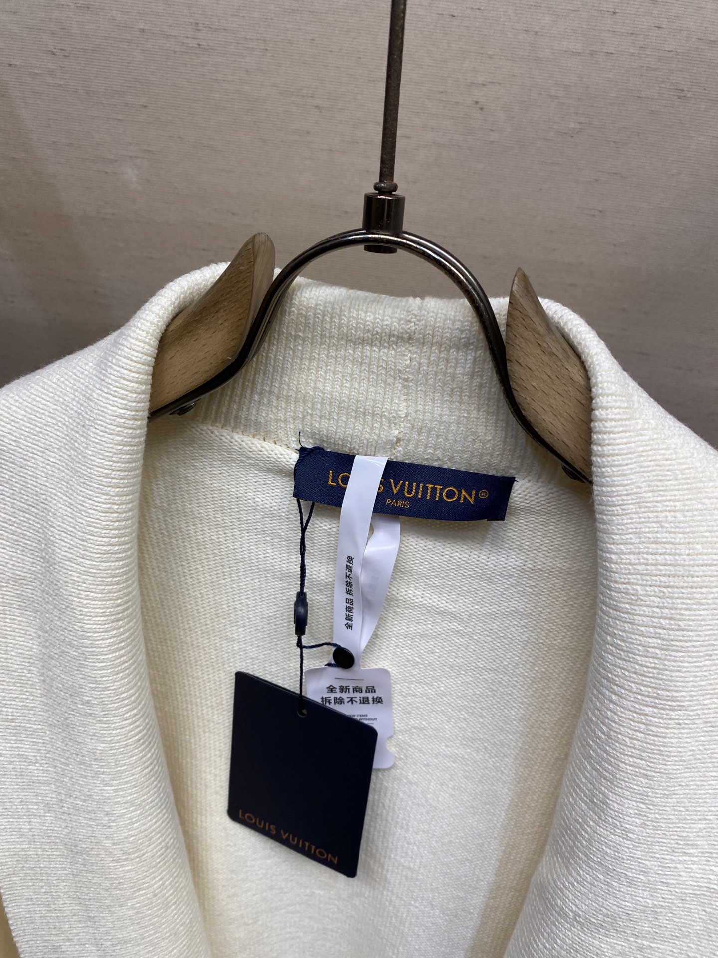 Title: High-Quality Wool Jacket with Custom Details, Imported Japanese Knitting, and Hand-Stitched Logo Summary: Premium long-sleeved jacket with wool mix, hand-stitched logo, Japanese - 图片 3