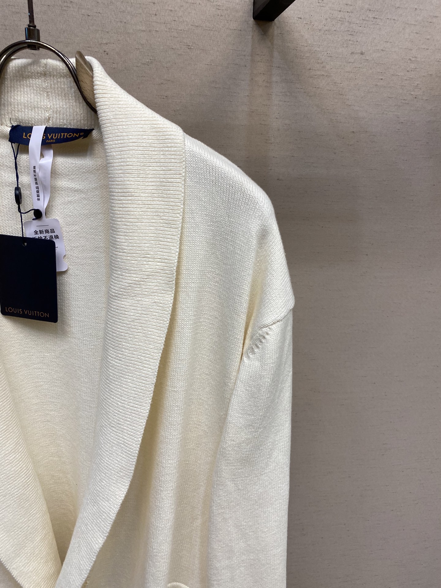 Title: High-Quality Wool Jacket with Custom Details, Imported Japanese Knitting, and Hand-Stitched Logo Summary: Premium long-sleeved jacket with wool mix, hand-stitched logo, Japanese - 图片 4