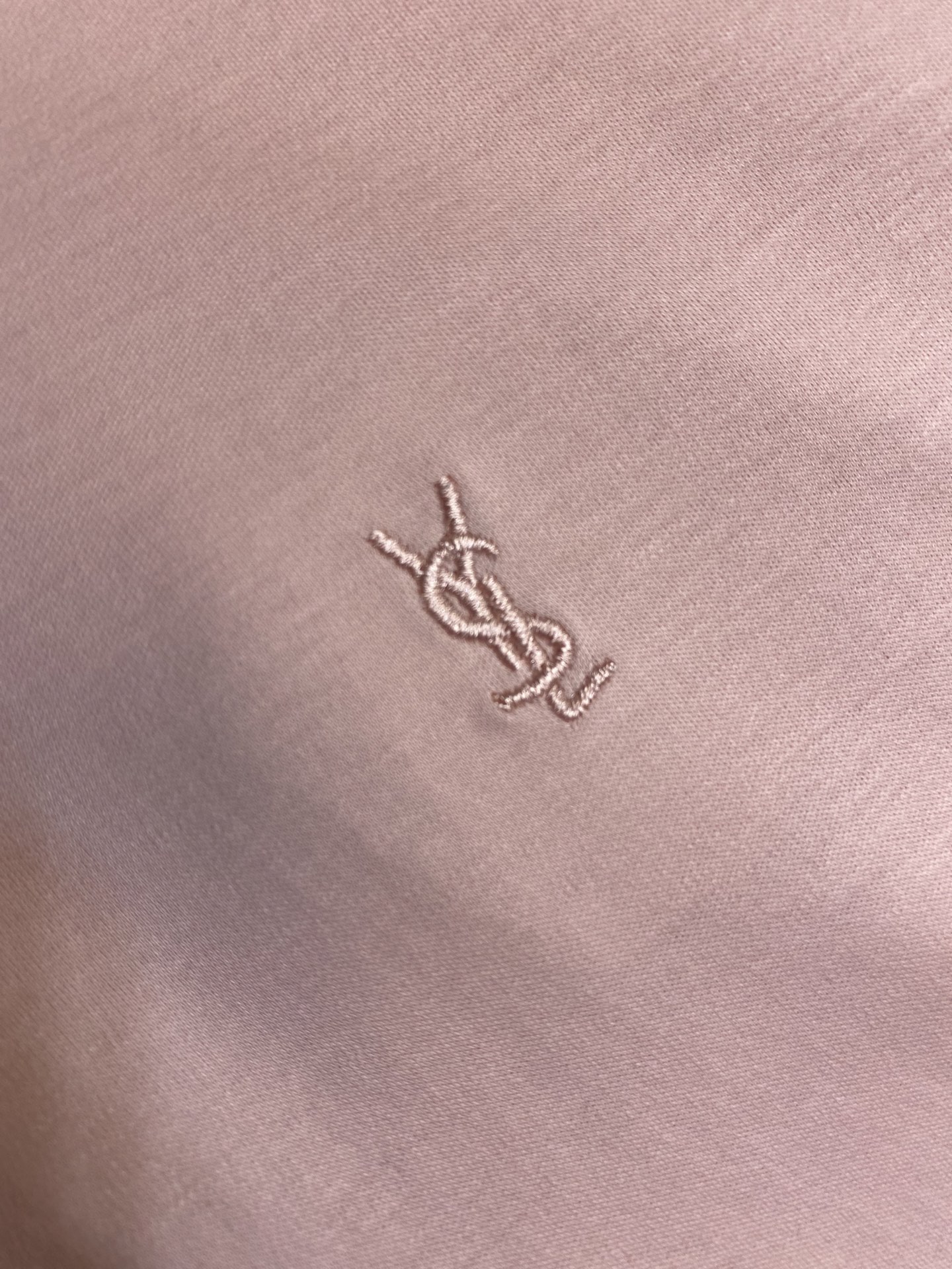 Title: YSL Silk-Like Embroidered T-Shirt for Light Summer Fashion Summary: YSL classic short sleeve shirt with high-quality fabrics, cooling effect, low saturation colors, and fine embroidery - 图片 6