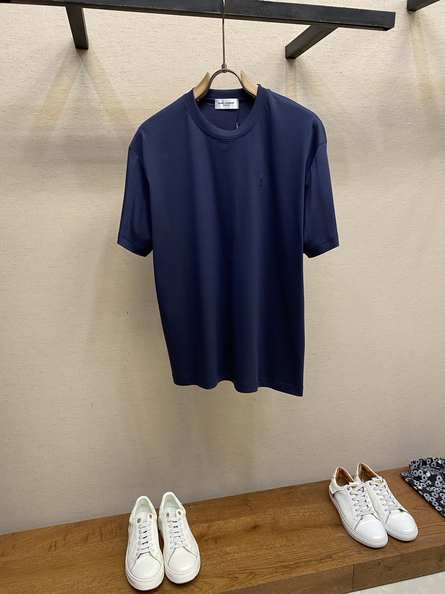 Title: YSL Silk-Like Classic Embroidered T-Shirt Summary: YSL’s high-quality, silk-like T-shirt features classic embroidery, cooling fabric, and low-saturation colors for a