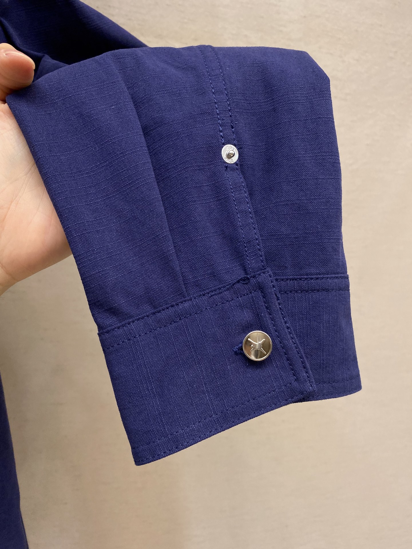 Luxury Dior Embroidered Cotton Shirt Review: Features, Design, and Fit for Summer Comfort - 图片 7