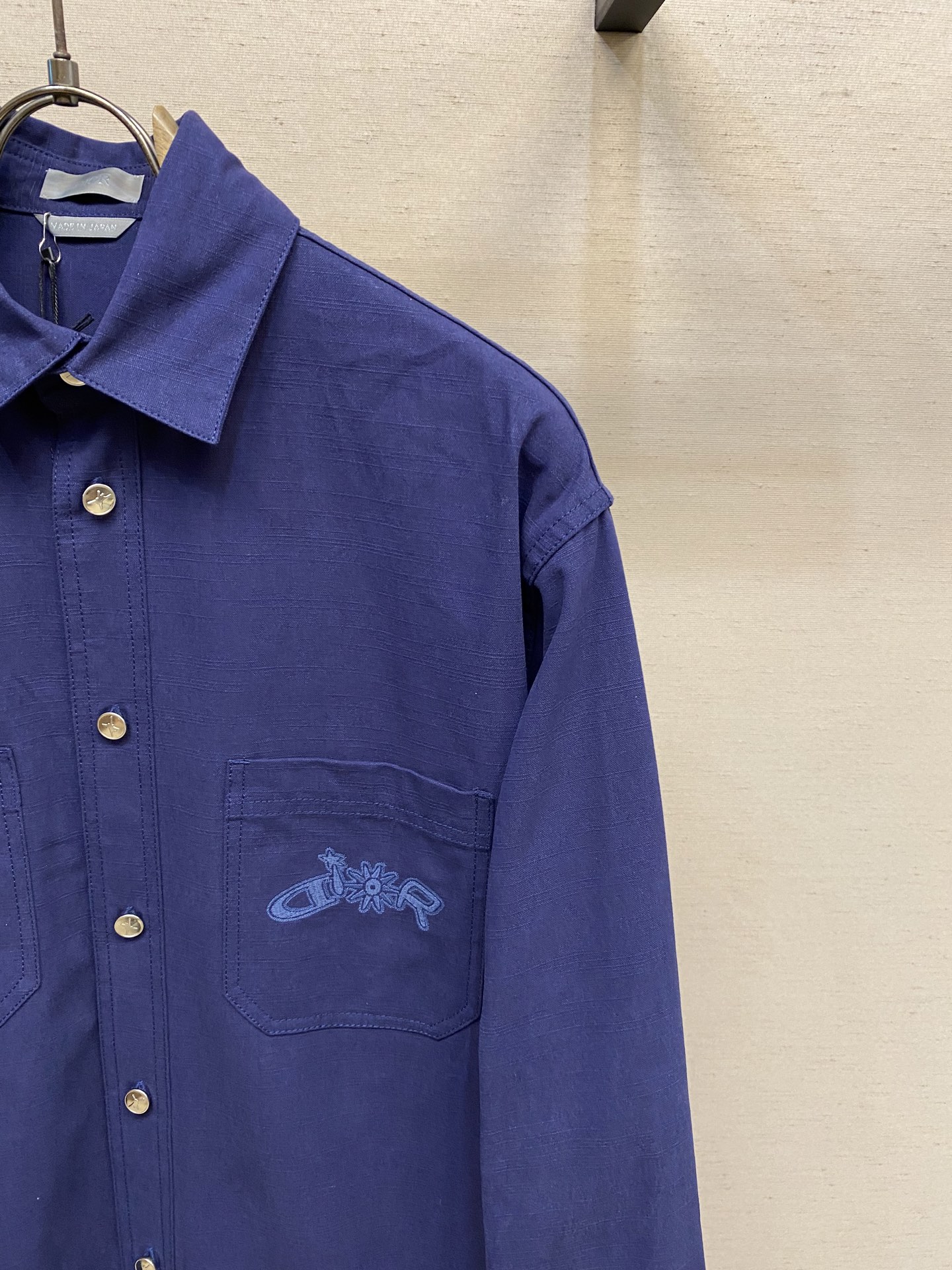 Luxury Dior Embroidered Cotton Shirt Review: Features, Design, and Fit for Summer Comfort - 图片 4