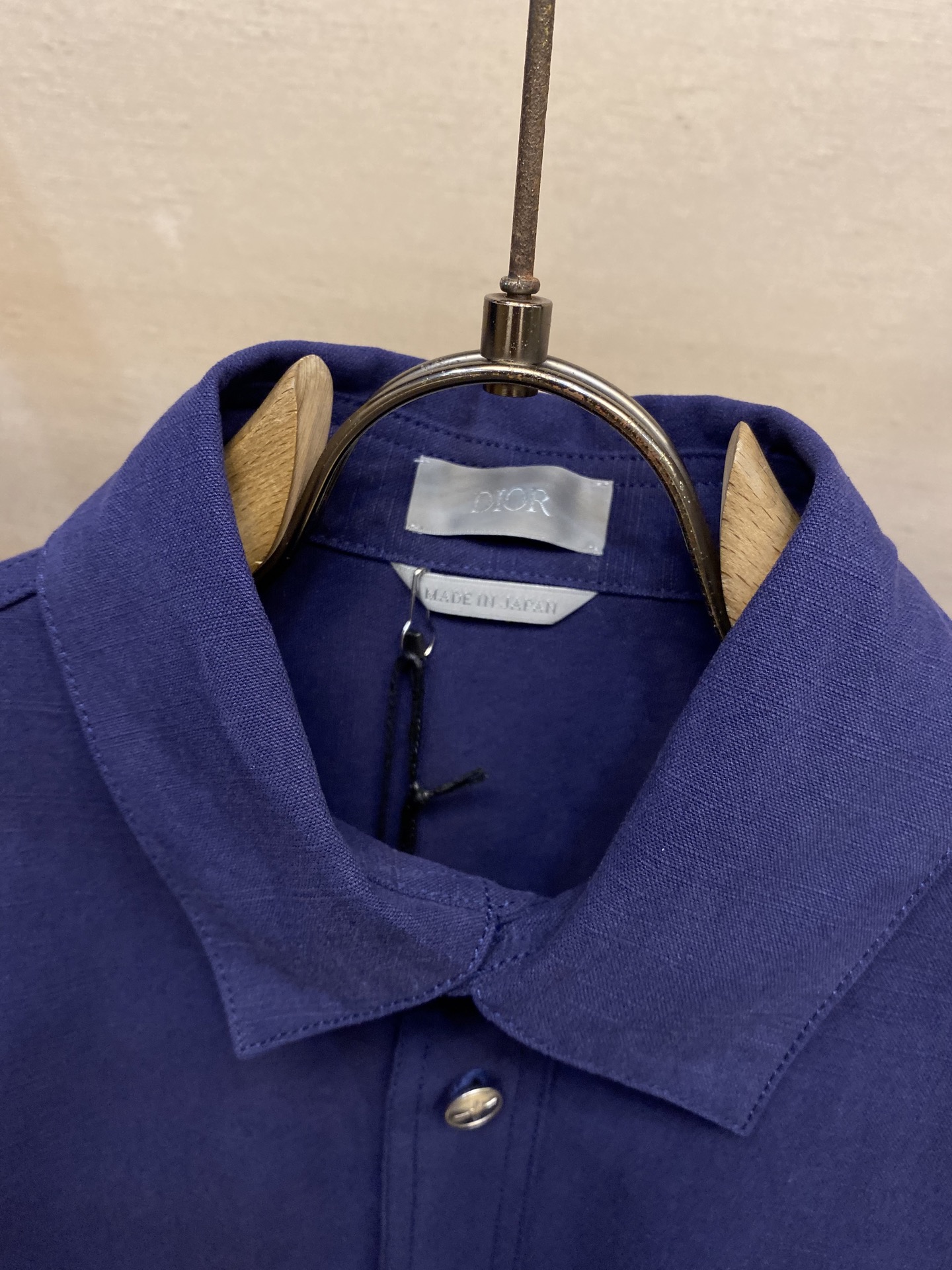 Luxury Dior Embroidered Cotton Shirt Review: Features, Design, and Fit for Summer Comfort - 图片 3