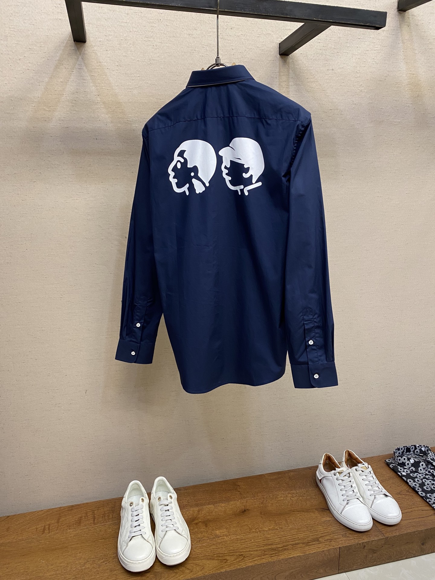 “Nigo Co-Signed Blue Long Sleeve Shirt: Pharrell Collaboration 2025 Collection Review” - 图片 2