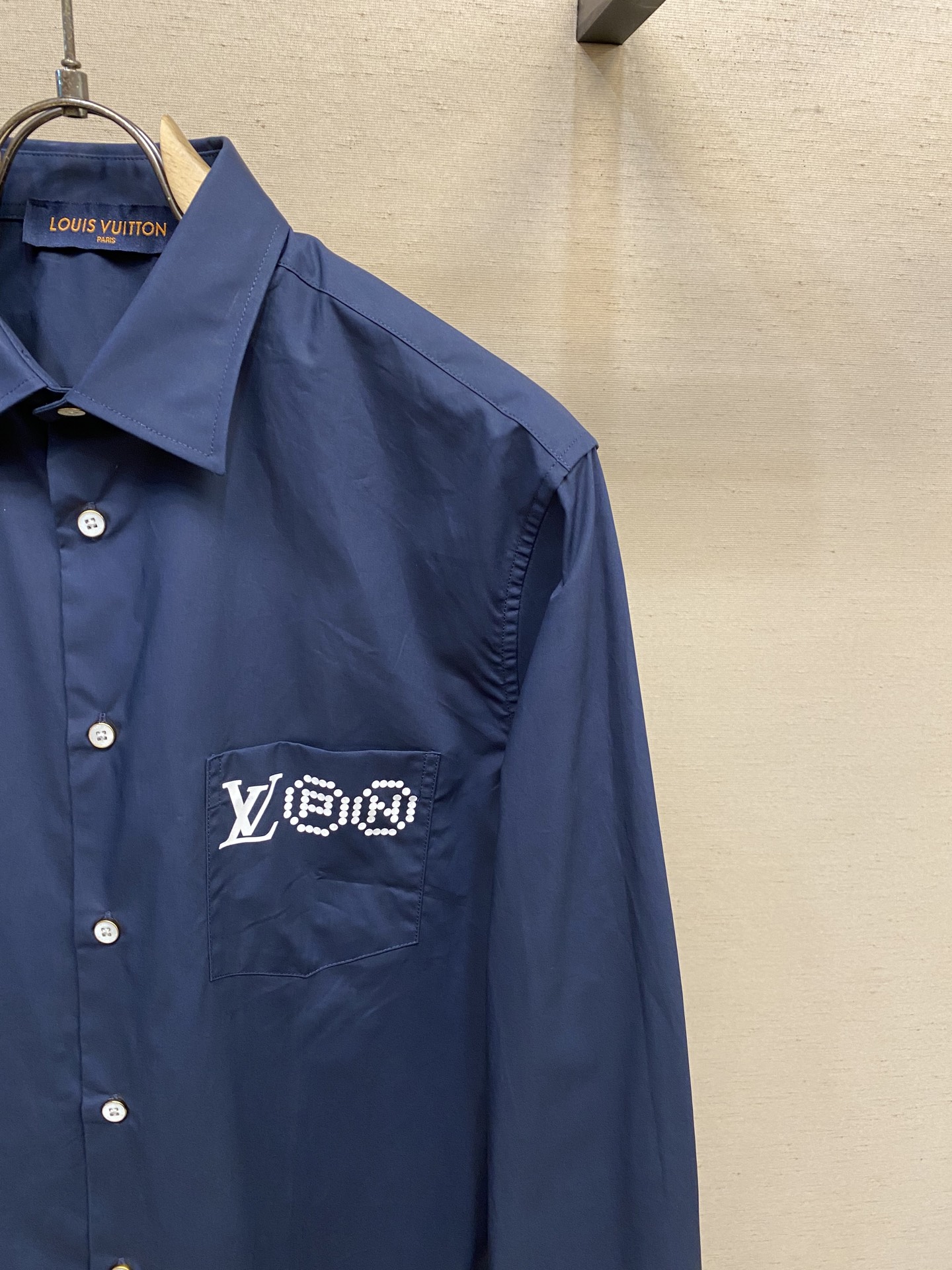 “Nigo Co-Signed Blue Long Sleeve Shirt: Pharrell Collaboration 2025 Collection Review” - 图片 4