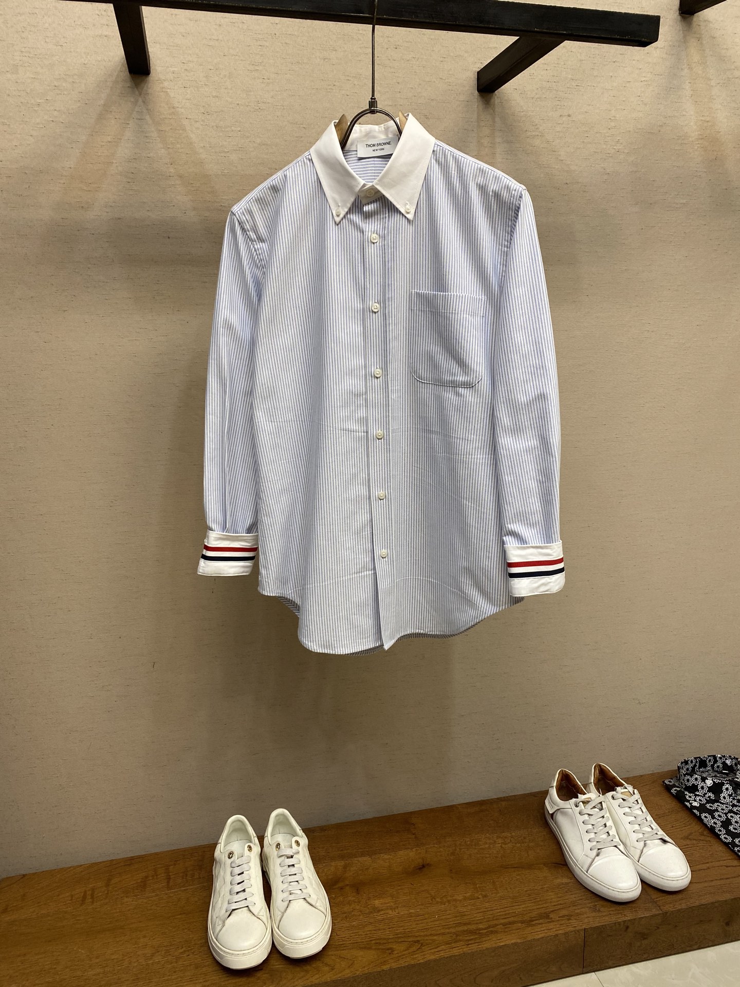 “Classic Striped TB Shirt: Timeless Design for Fashion-Loving Hipsters” - 图片 1