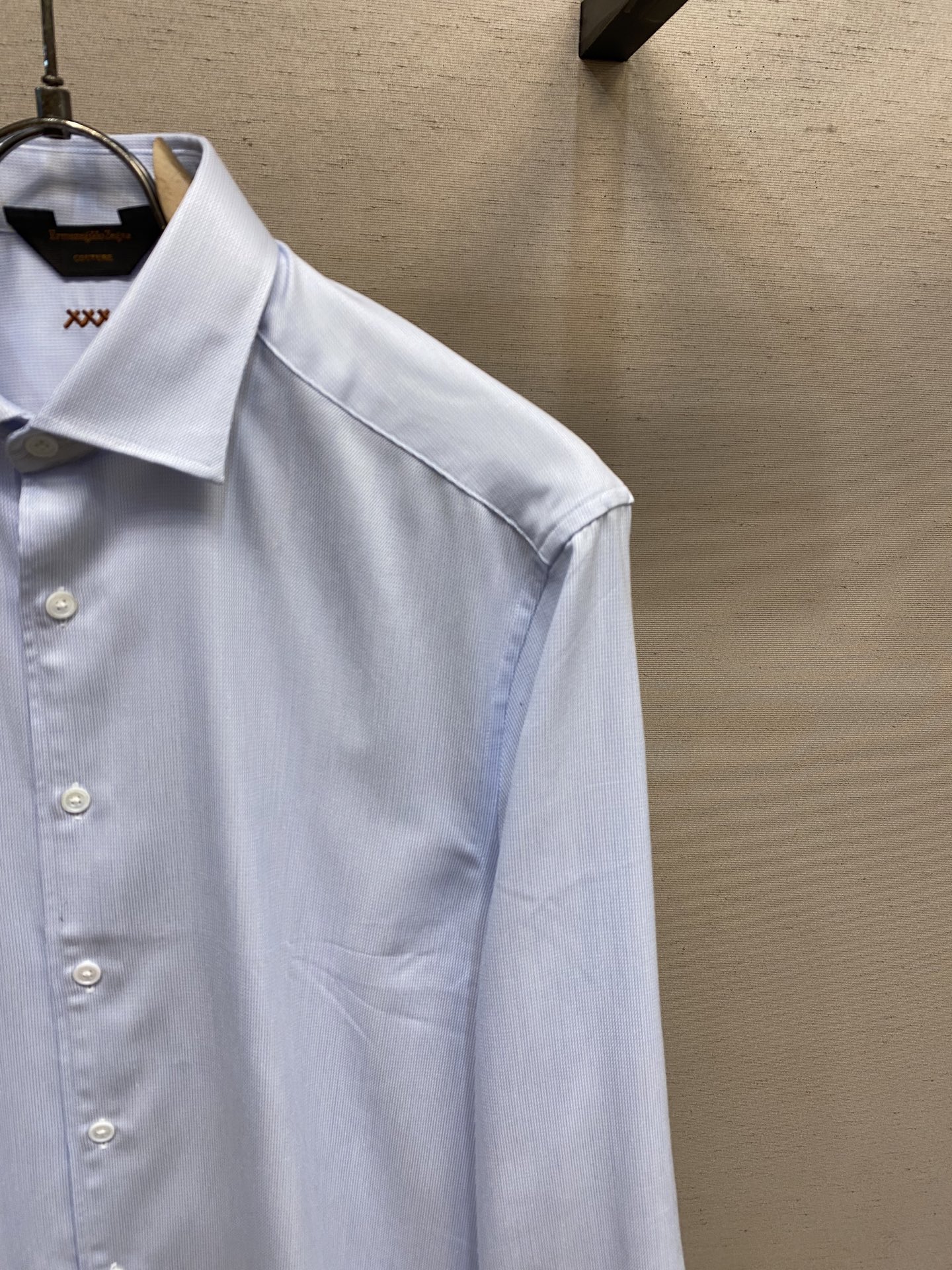 “Zegna TrofeoTM Series Men’s Long-Sleeve Shirt in Cotton-Silk Blend with Classic Design and Pearl Details” - 图片 5
