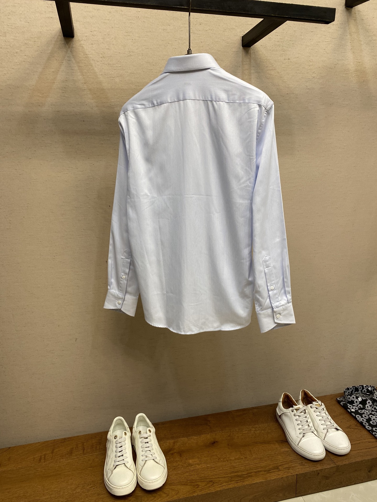 “Zegna TrofeoTM Series Men’s Long-Sleeve Shirt in Cotton-Silk Blend with Classic Design and Pearl Details” - 图片 2