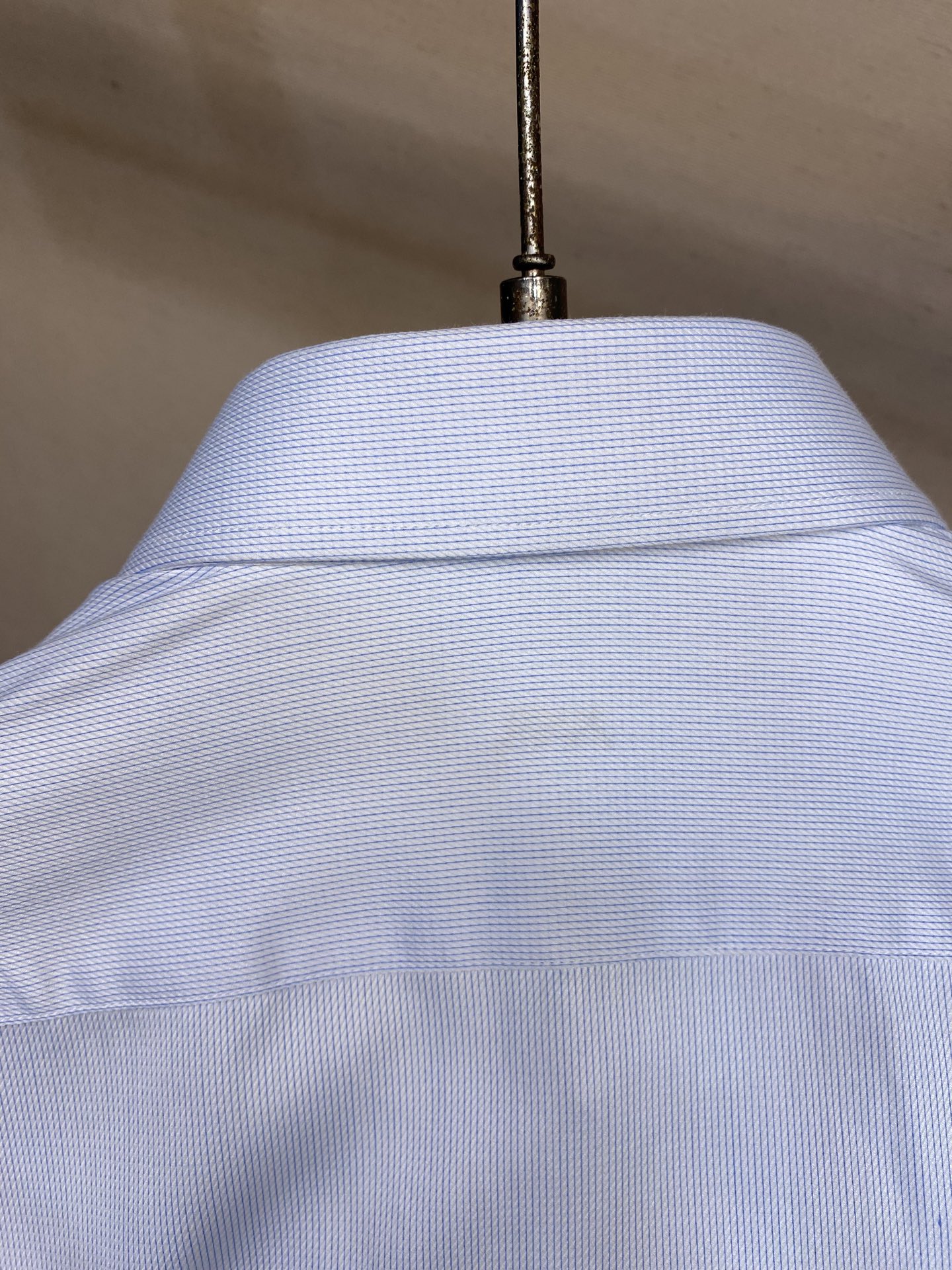 “Zegna TrofeoTM Series Men’s Long-Sleeve Shirt in Cotton-Silk Blend with Classic Design and Pearl Details” - 图片 9
