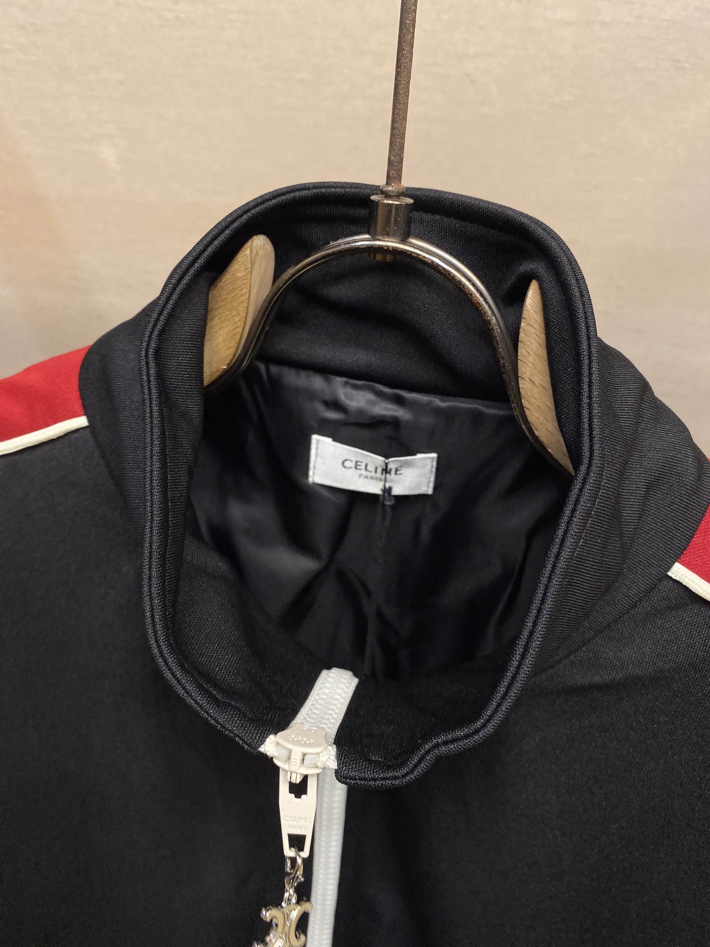 “High-Quality Embroidered Sports Coat with Stylish Tailoring and Lightweight Comfort in Various Sizes” - 图片 3