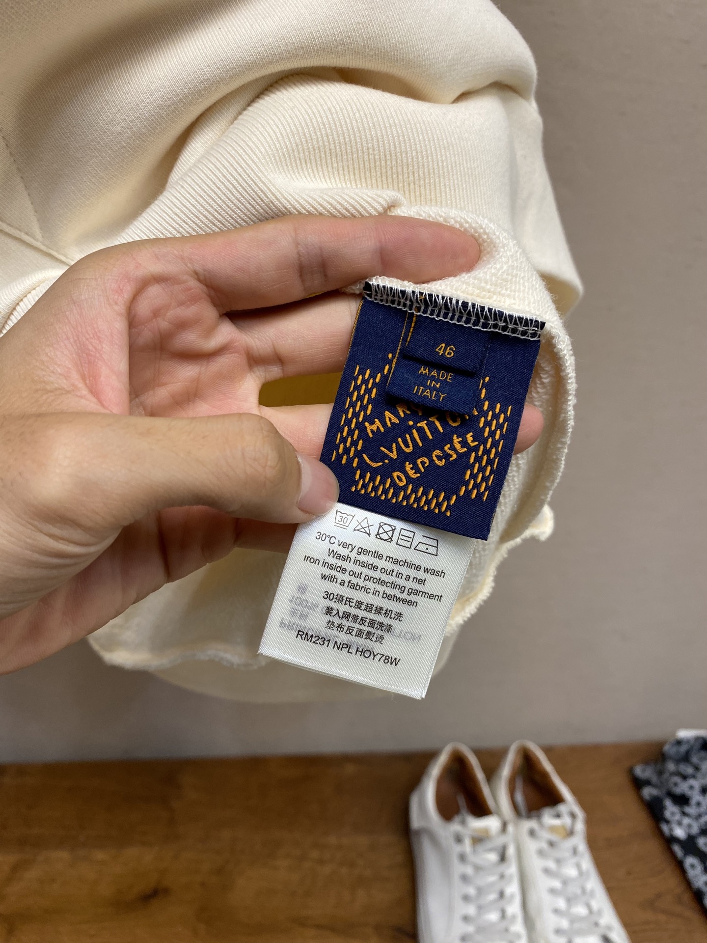 “2025FW Family Collection: Long-Sleeved Knitwear and Louis Vuitton Flower Case” - 图片 9