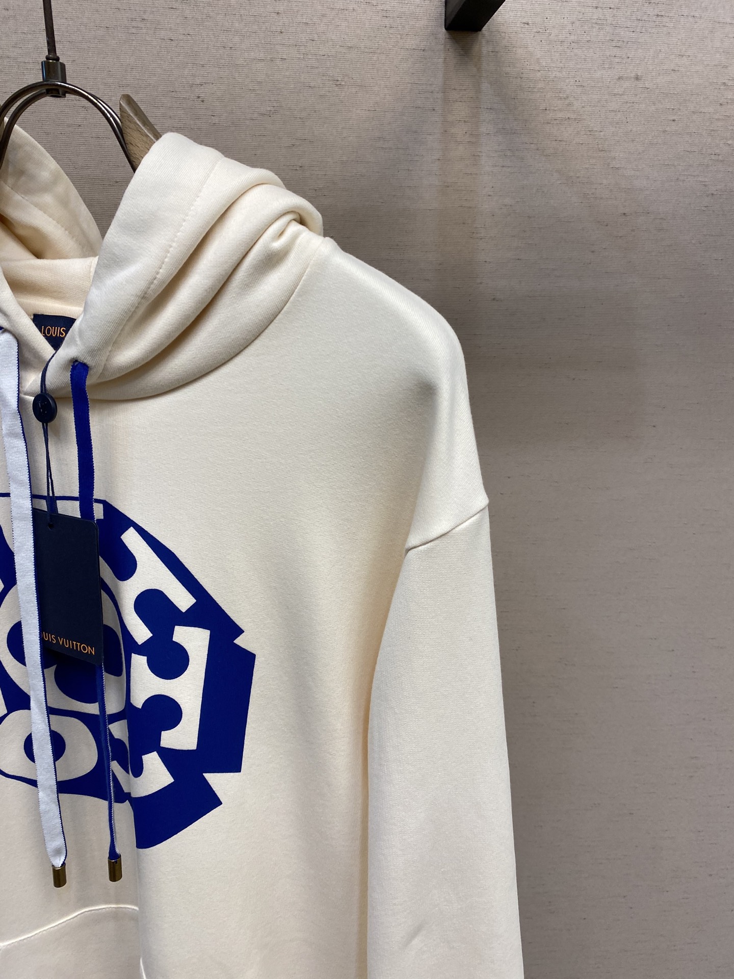 “2025FW Family Collection: Long-Sleeved Knitwear and Louis Vuitton Flower Case” - 图片 4