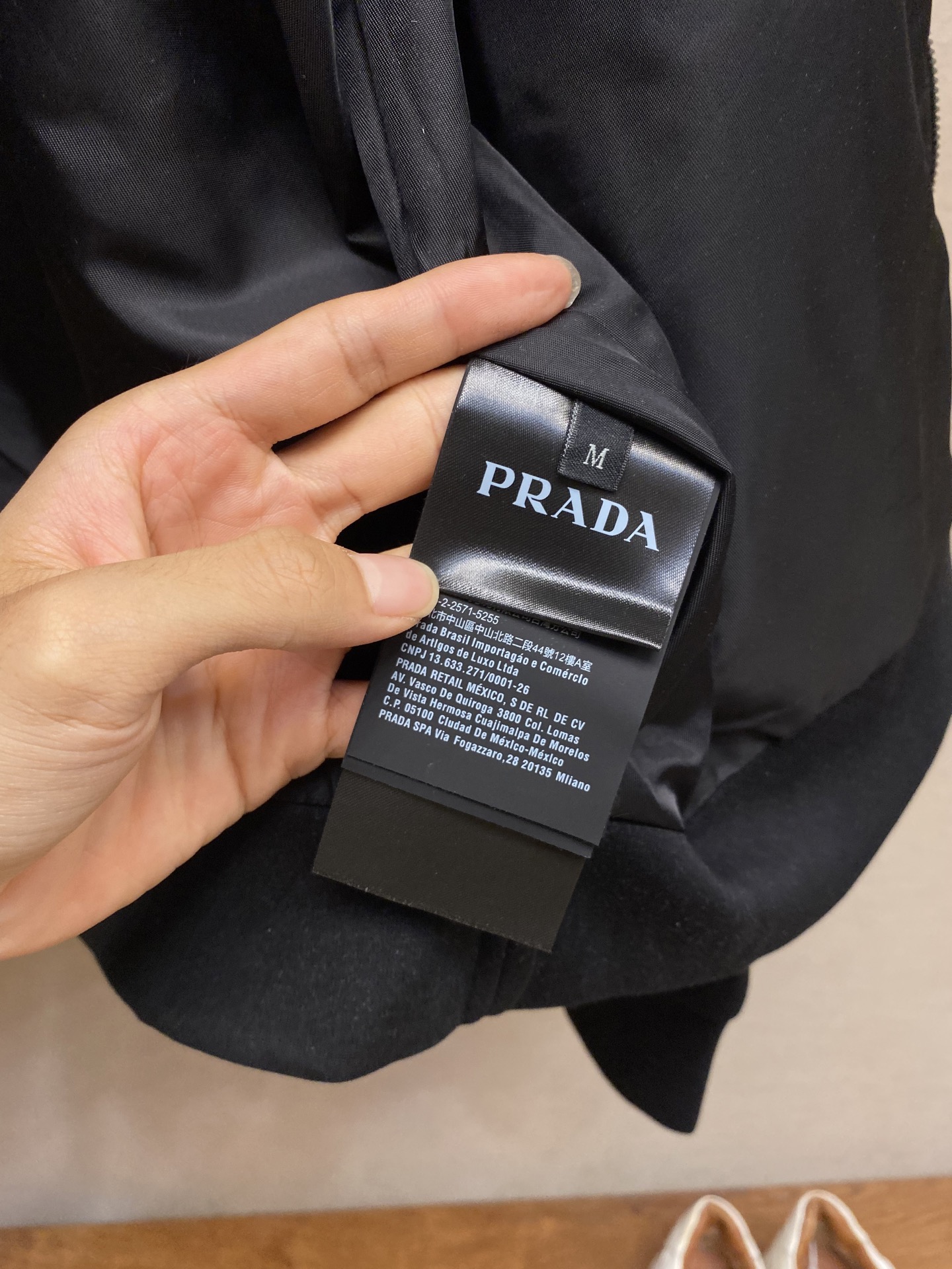 Prada Roman Latch Jacket: Nylon Fabric, Heating Effect, Fine Details, Sporty Elegance – Size S-XL - 图片 7