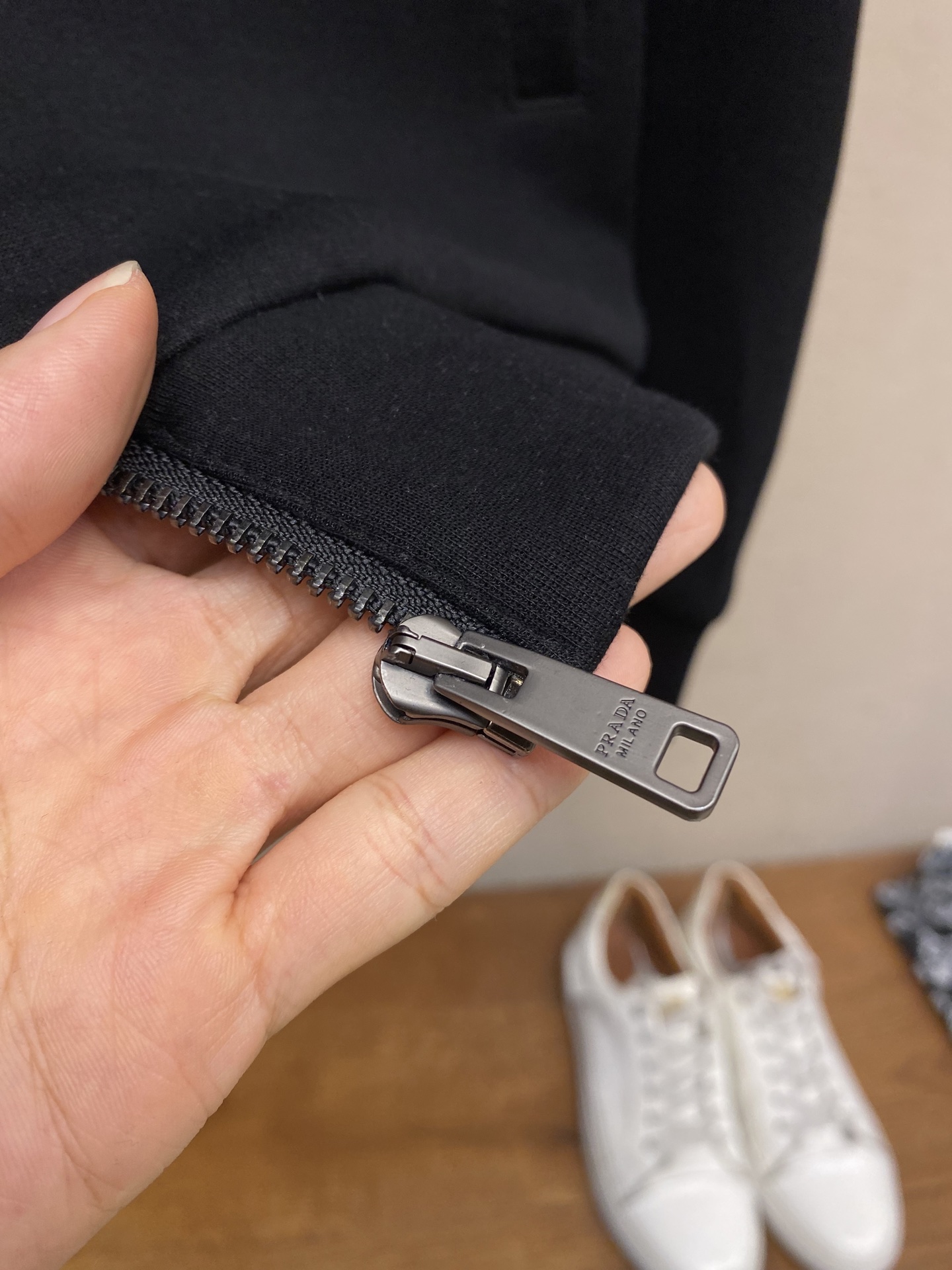 Prada Roman Latch Jacket: Nylon Fabric, Heating Effect, Fine Details, Sporty Elegance – Size S-XL - 图片 6