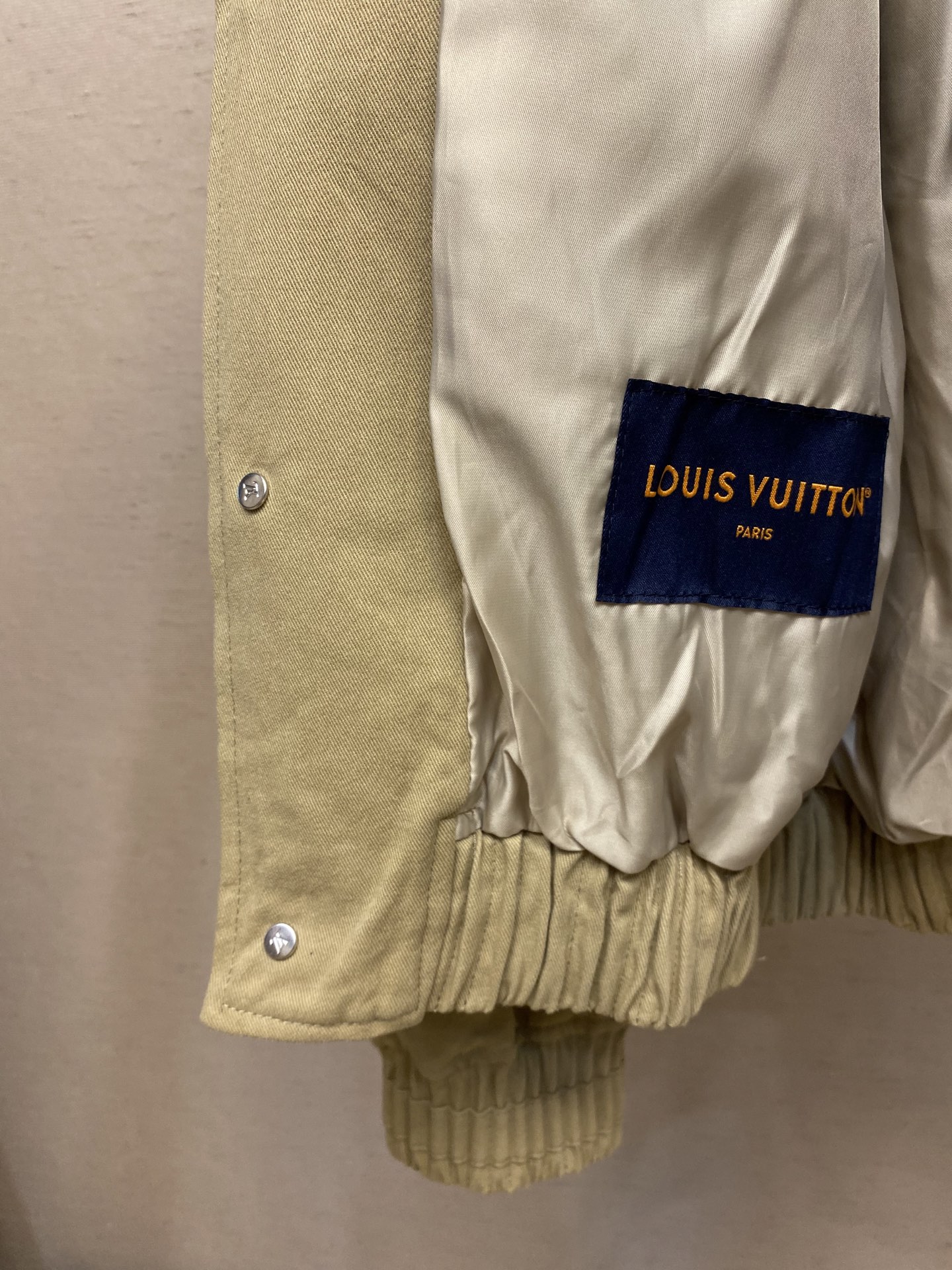 High-Density Cotton Baseball Jacket with Embroidered Louis Vuitton Logo – Original Fabric and Stylish Design in S-XL Size - 图片 8
