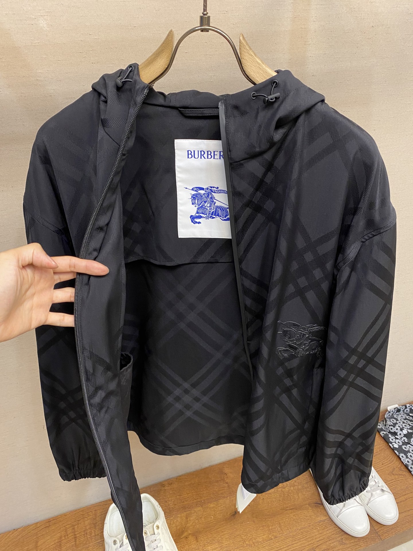 Embroidered Nylon Jacket Fabric Selection and Precision Embroidery Techniques – Size S-XL - 图片 8