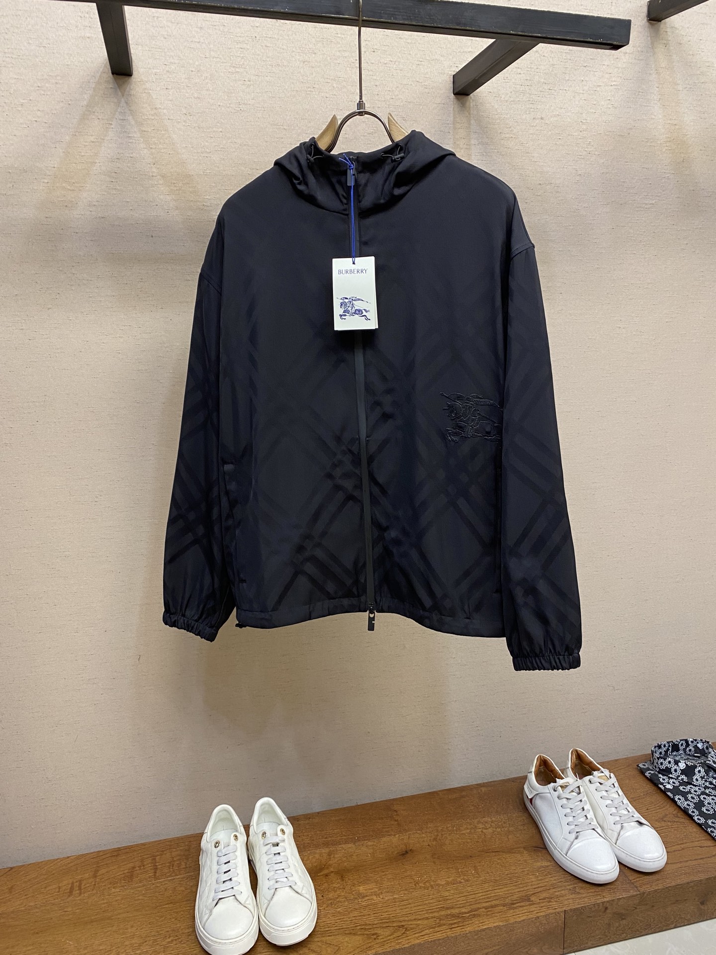 Embroidered Nylon Jacket Fabric Selection and Precision Embroidery Techniques – Size S-XL - 图片 1