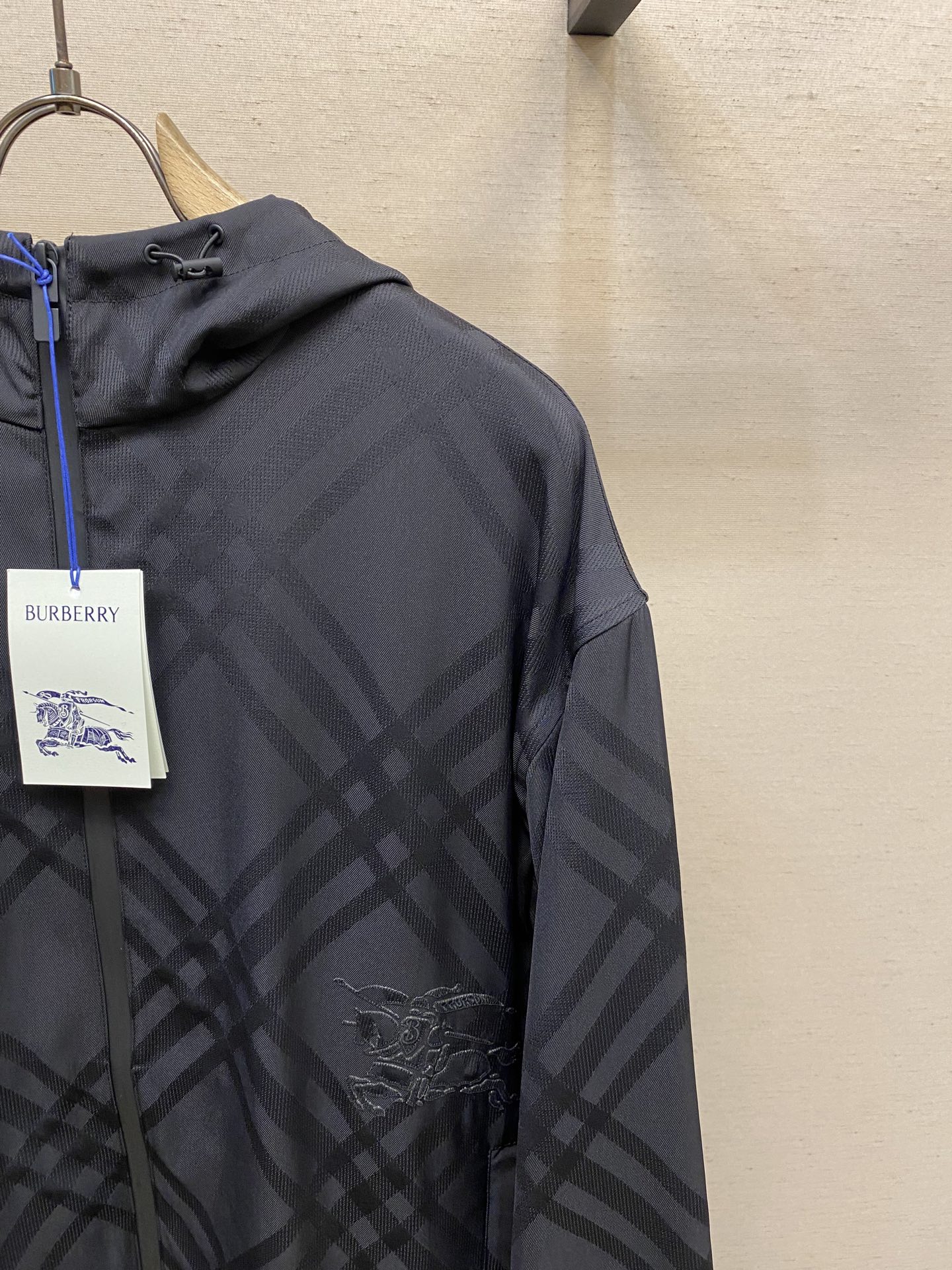 Embroidered Nylon Jacket Fabric Selection and Precision Embroidery Techniques – Size S-XL - 图片 3