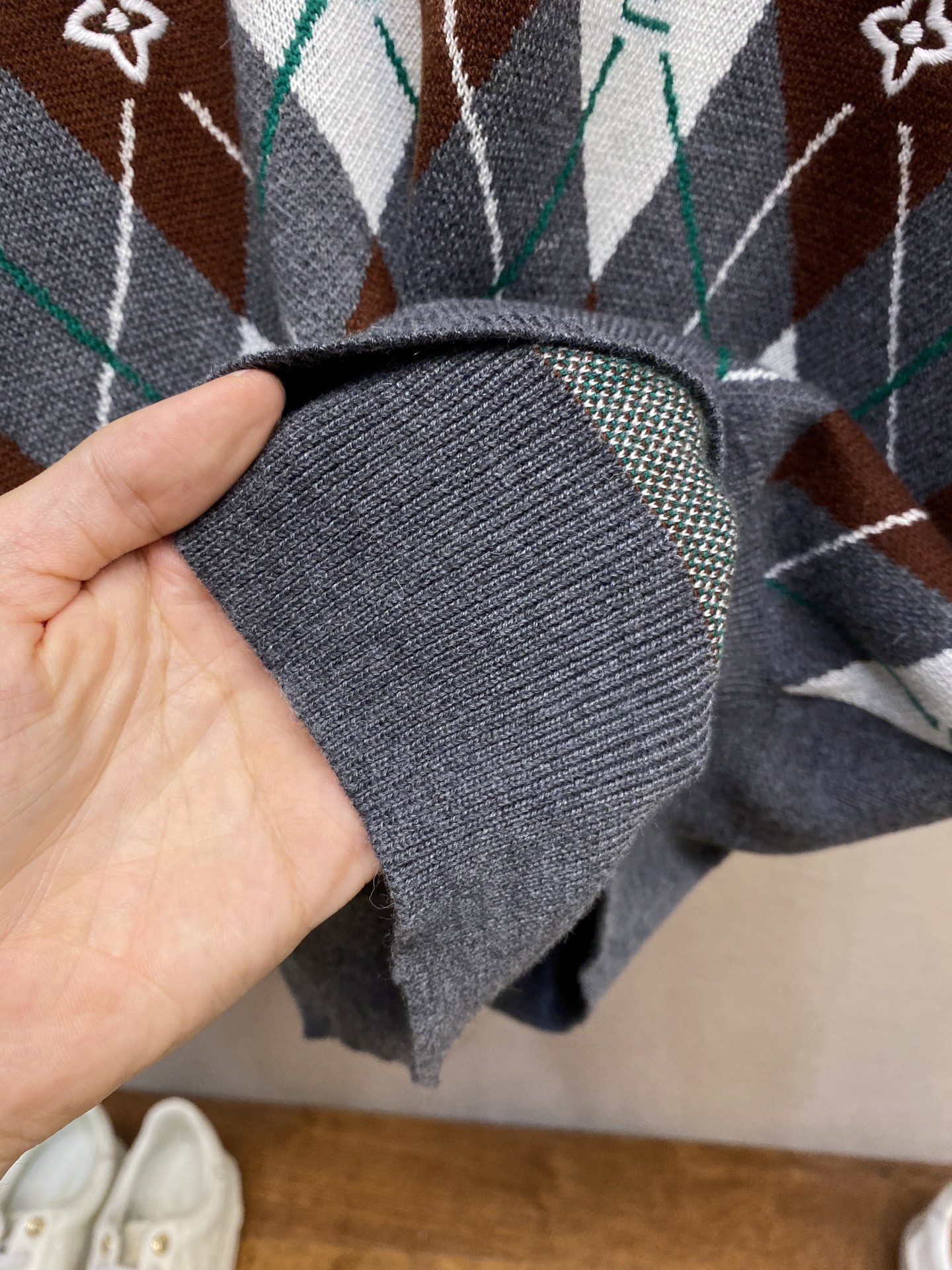 “Handmade Round-Collar Sweatersnacks in 3 Colors, 48% Pasulin Wool, German Machine-Woven, High-Speed Embroidery, XS-L Size” - 图片 7