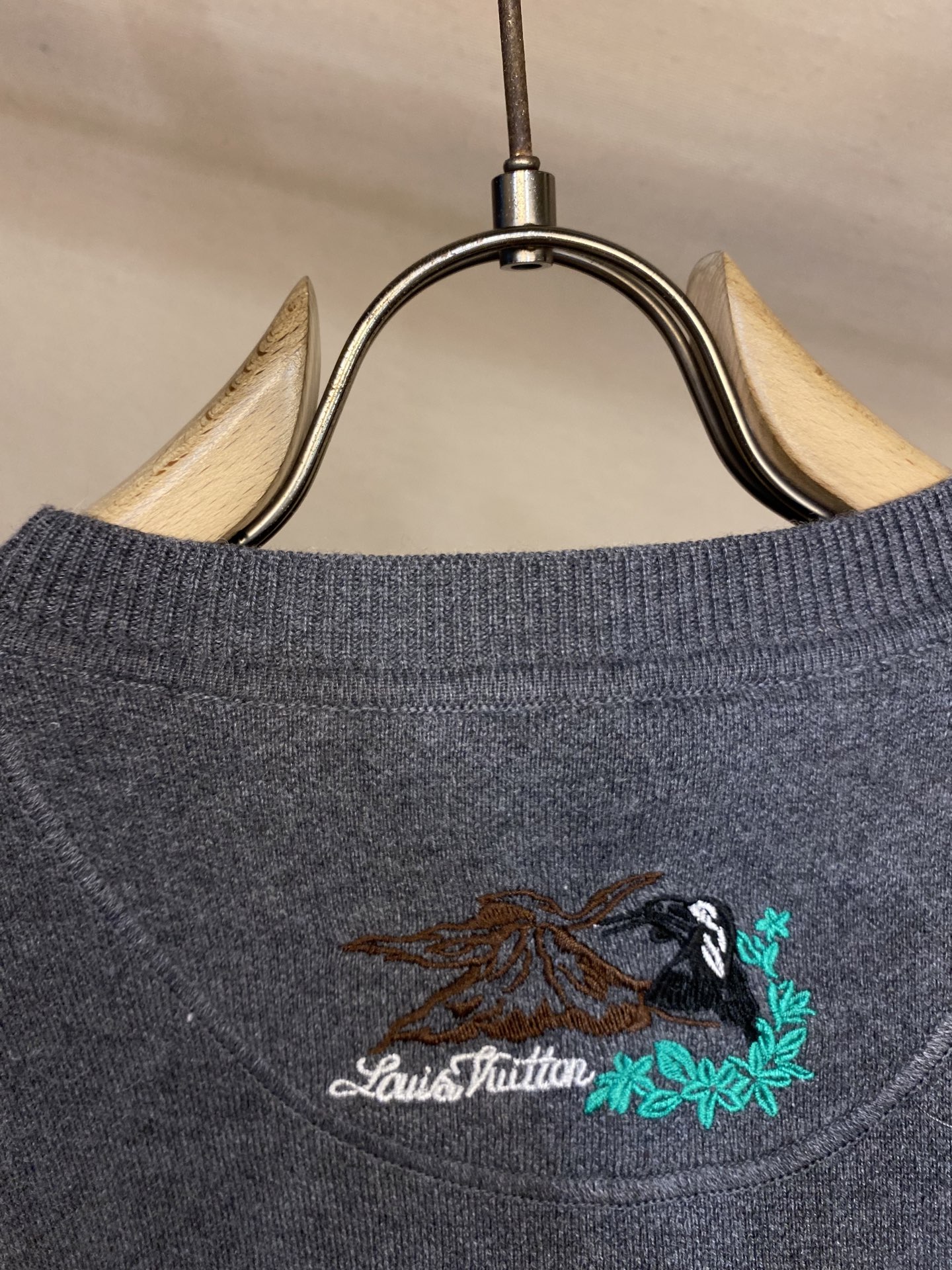 “Handmade Round-Collar Sweatersnacks in 3 Colors, 48% Pasulin Wool, German Machine-Woven, High-Speed Embroidery, XS-L Size” - 图片 9