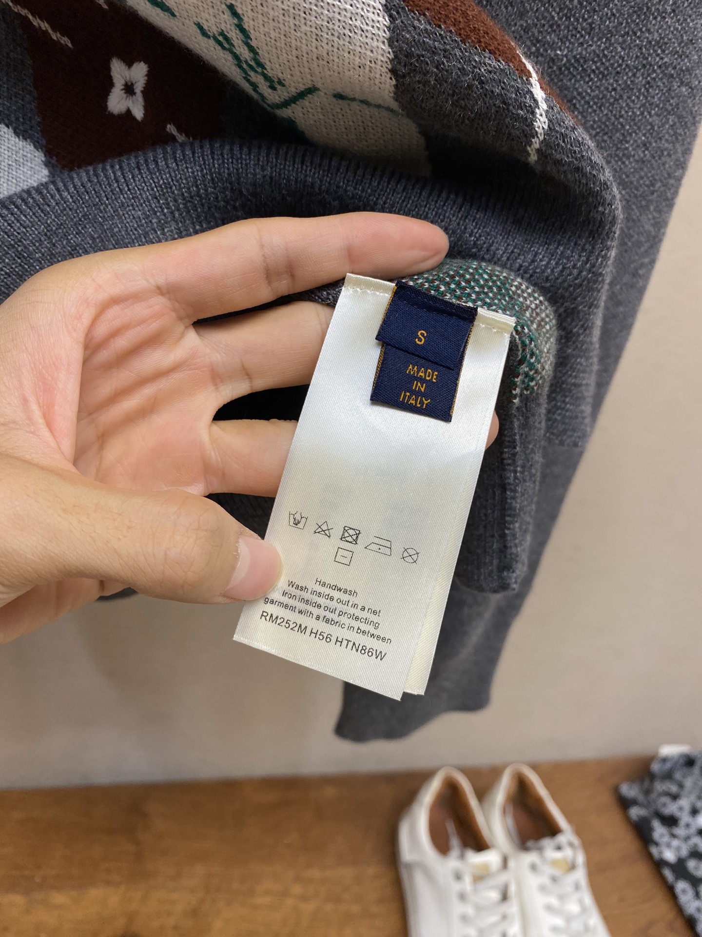 “Handmade Round-Collar Sweatersnacks in 3 Colors, 48% Pasulin Wool, German Machine-Woven, High-Speed Embroidery, XS-L Size” - 图片 8