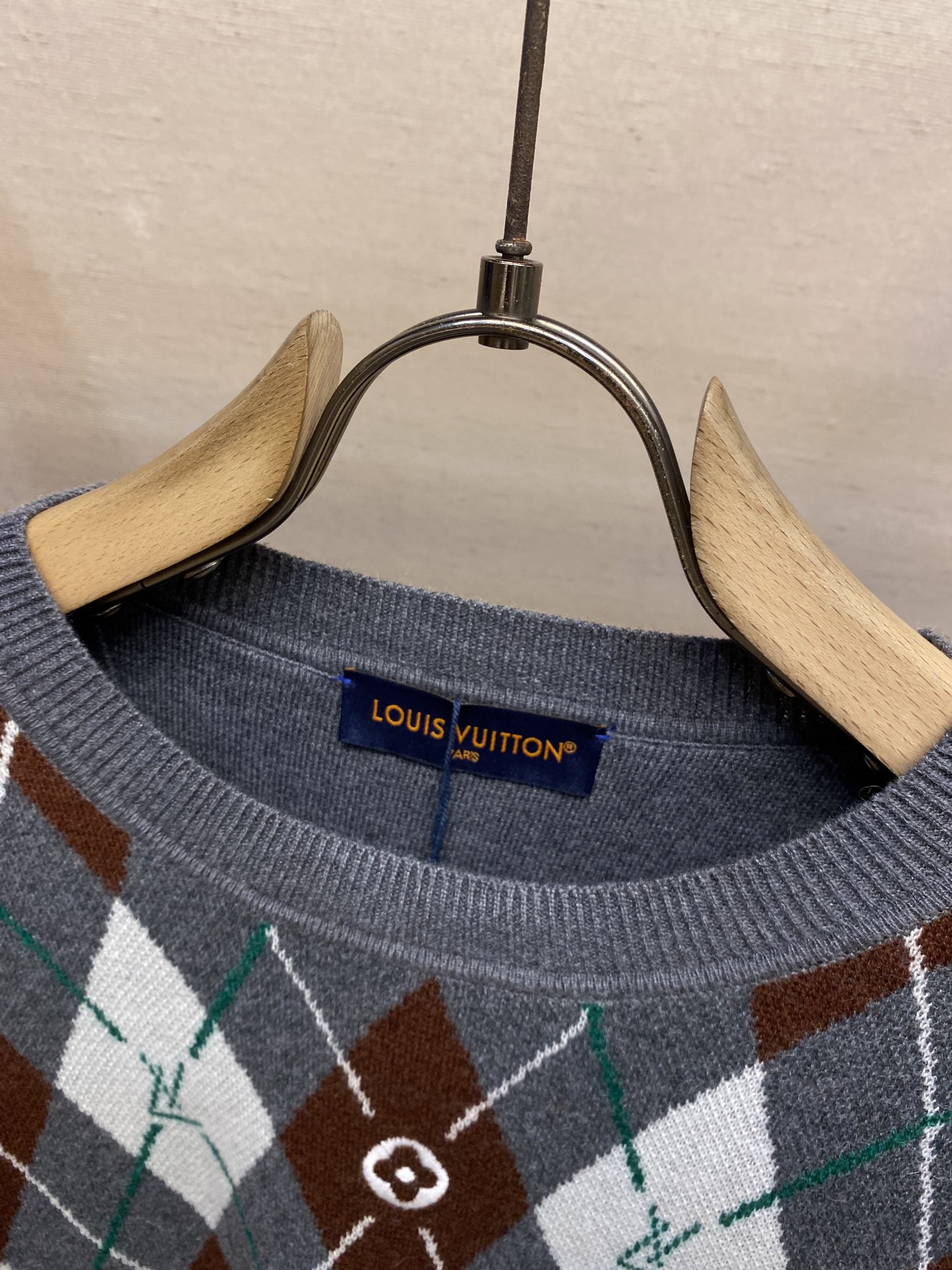“Handmade Round-Collar Sweatersnacks in 3 Colors, 48% Pasulin Wool, German Machine-Woven, High-Speed Embroidery, XS-L Size” - 图片 3