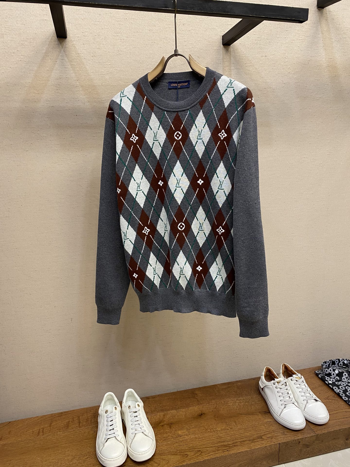 “Handmade Round-Collar Sweatersnacks in 3 Colors, 48% Pasulin Wool, German Machine-Woven, High-Speed Embroidery, XS-L Size” - 图片 1
