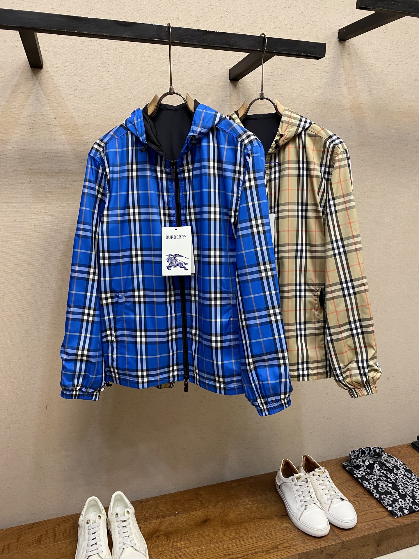 Custom Double-Sided Coat by BBRG with Unique Design and Labor-Intensive Tailoring Process in Various Sizes. - 图片 4